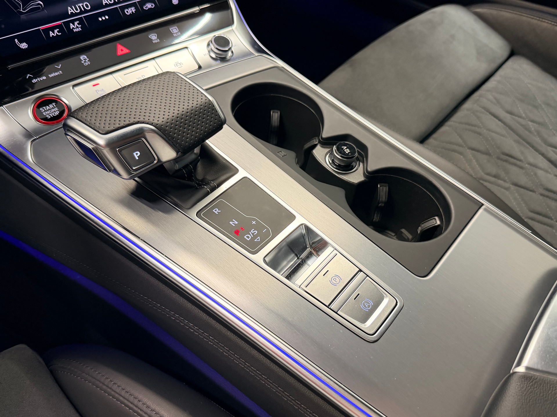 AUDI RS6 Avant 4.0 TFSI V8 quattro-image-24