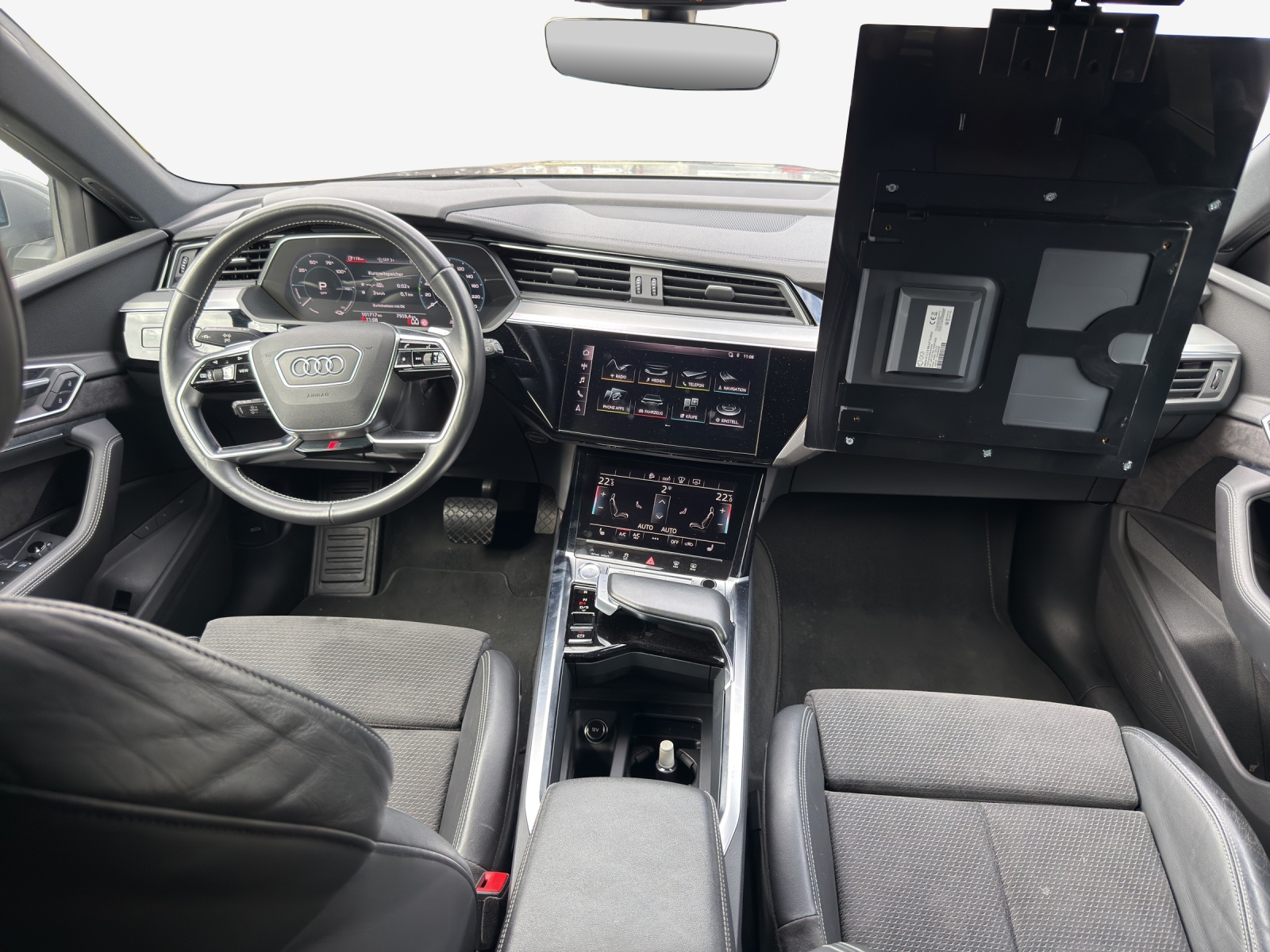 AUDI e-tron 50 Advanced quattro-image-8