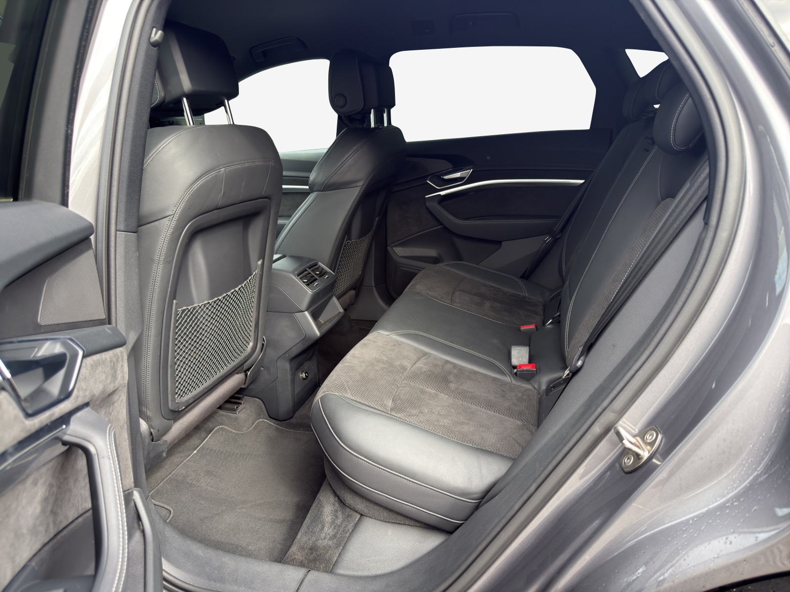 AUDI e-tron 50 Advanced quattro-image-11