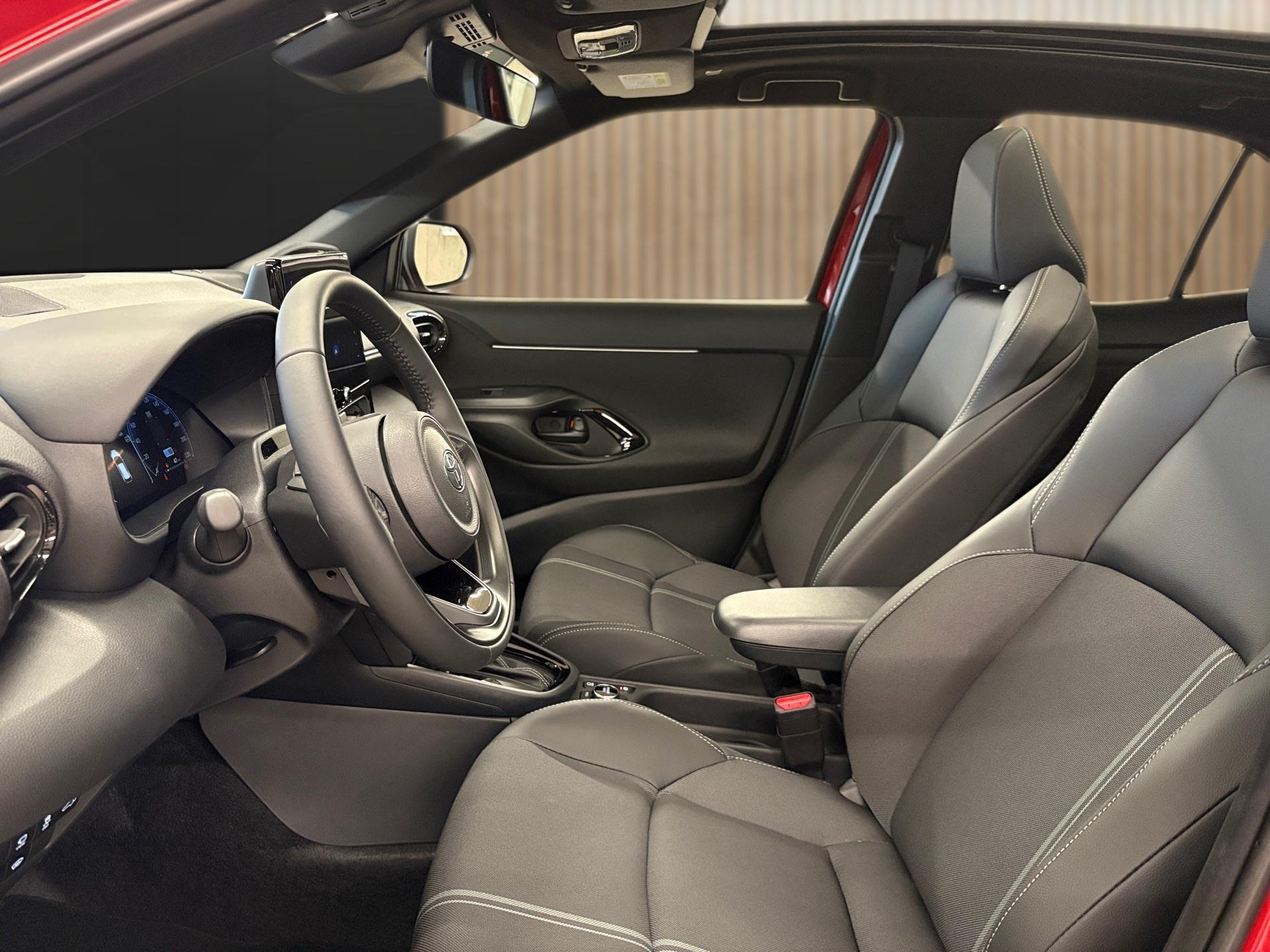 TOYOTA Yaris Cross 1.5 Premium AWDi e-CVT-image-11