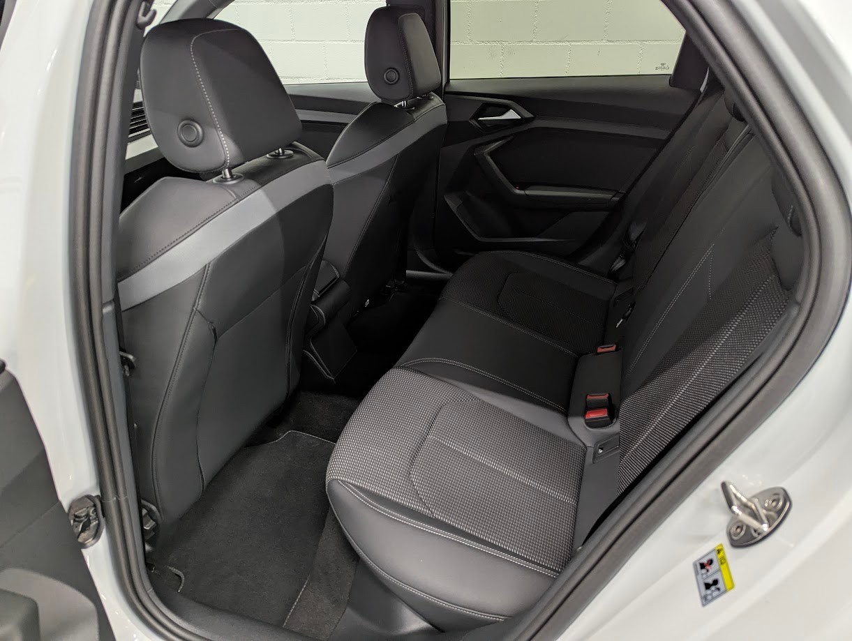 AUDI A1 Sportback 2.0 40 TFSI S Line S-Tronic*5J GAR S-LINE KOMPLETT ALL-BLACK VOLL-LED DÄMPFER ACC KEY*-image-27