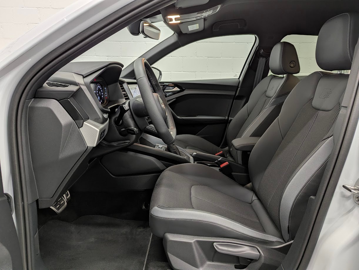 AUDI A1 Sportback 2.0 40 TFSI S Line S-Tronic*5J GAR S-LINE KOMPLETT ALL-BLACK VOLL-LED DÄMPFER ACC KEY*-image-3