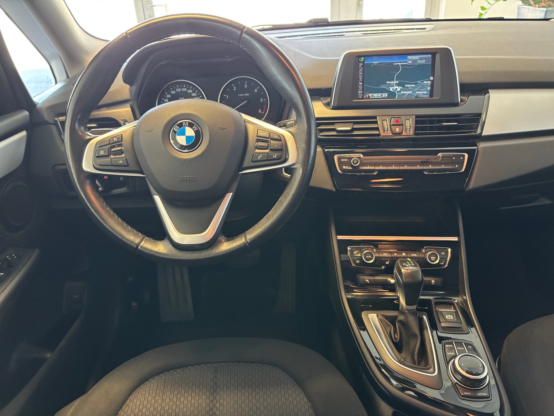 BMW 220d xDrive Active Tourer Steptronic-image-8