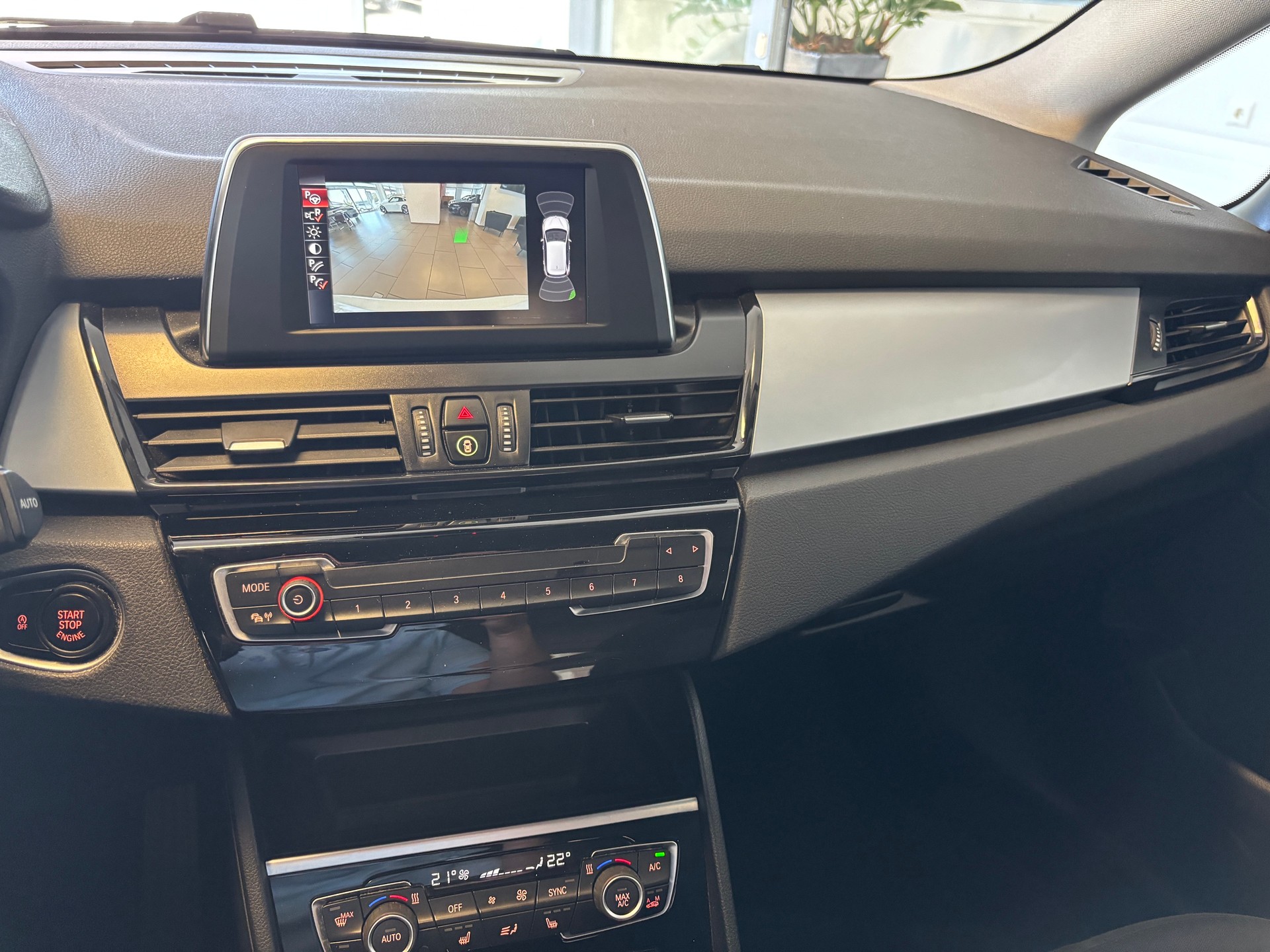 BMW 220d xDrive Active Tourer Steptronic-image-10