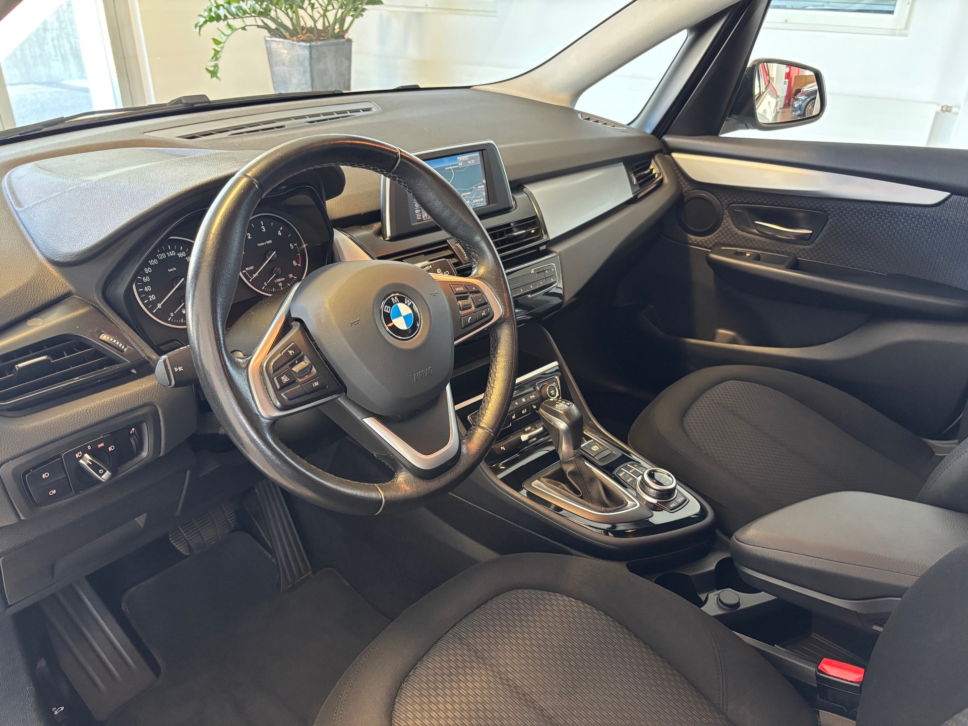 BMW 220d xDrive Active Tourer Steptronic-image-3