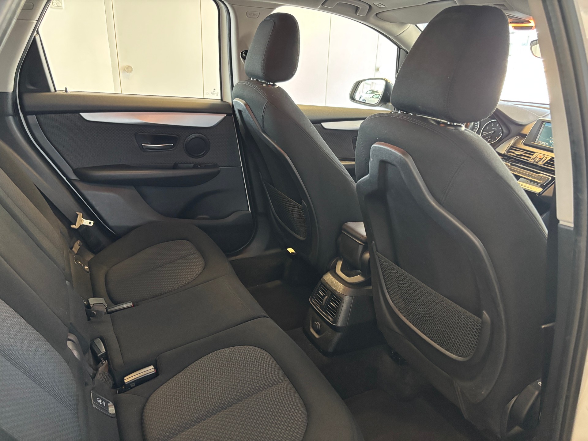 BMW 220d xDrive Active Tourer Steptronic-image-11