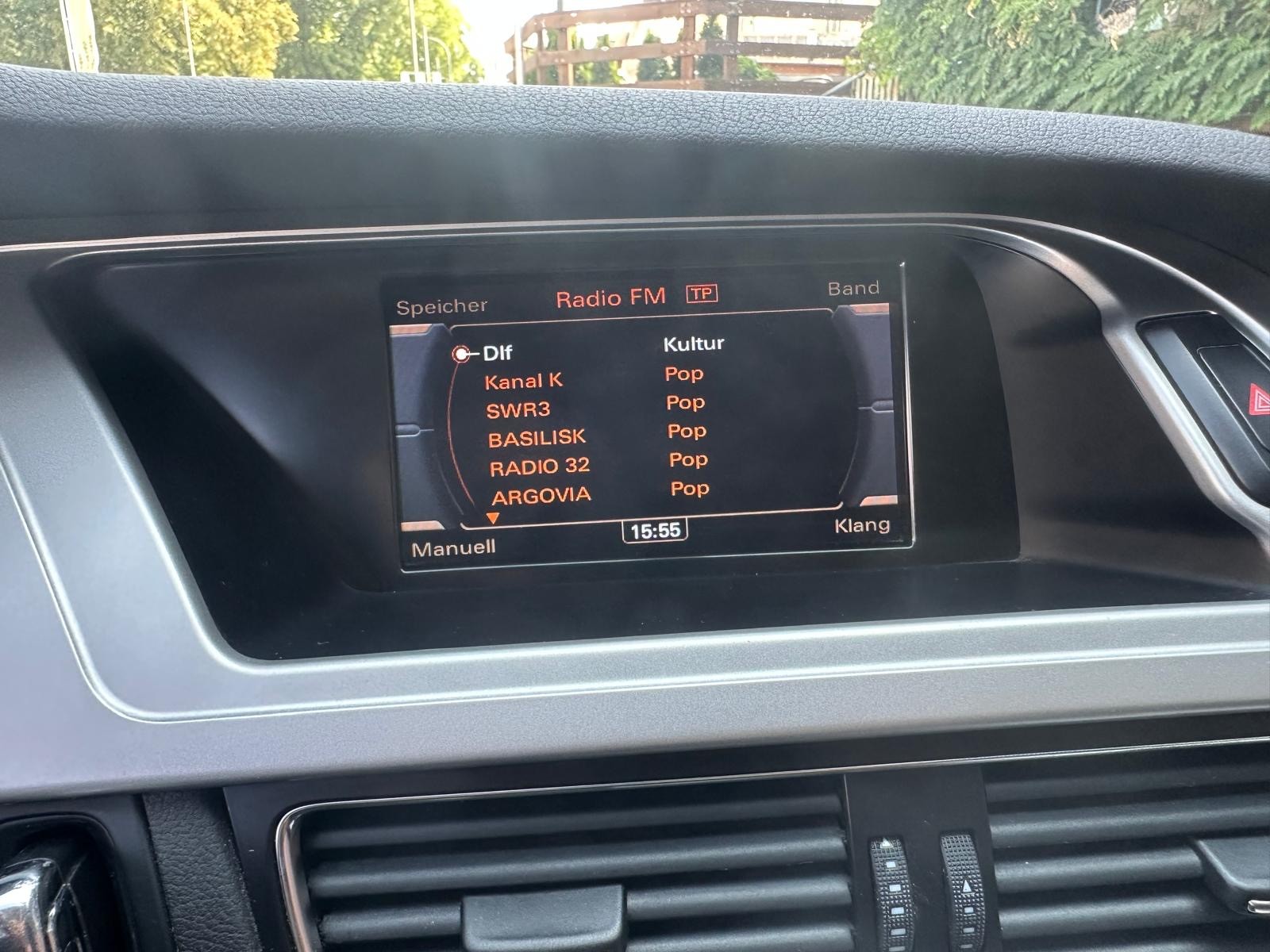 AUDI A4 Avant 1.8 TFSI multitronic-image-11