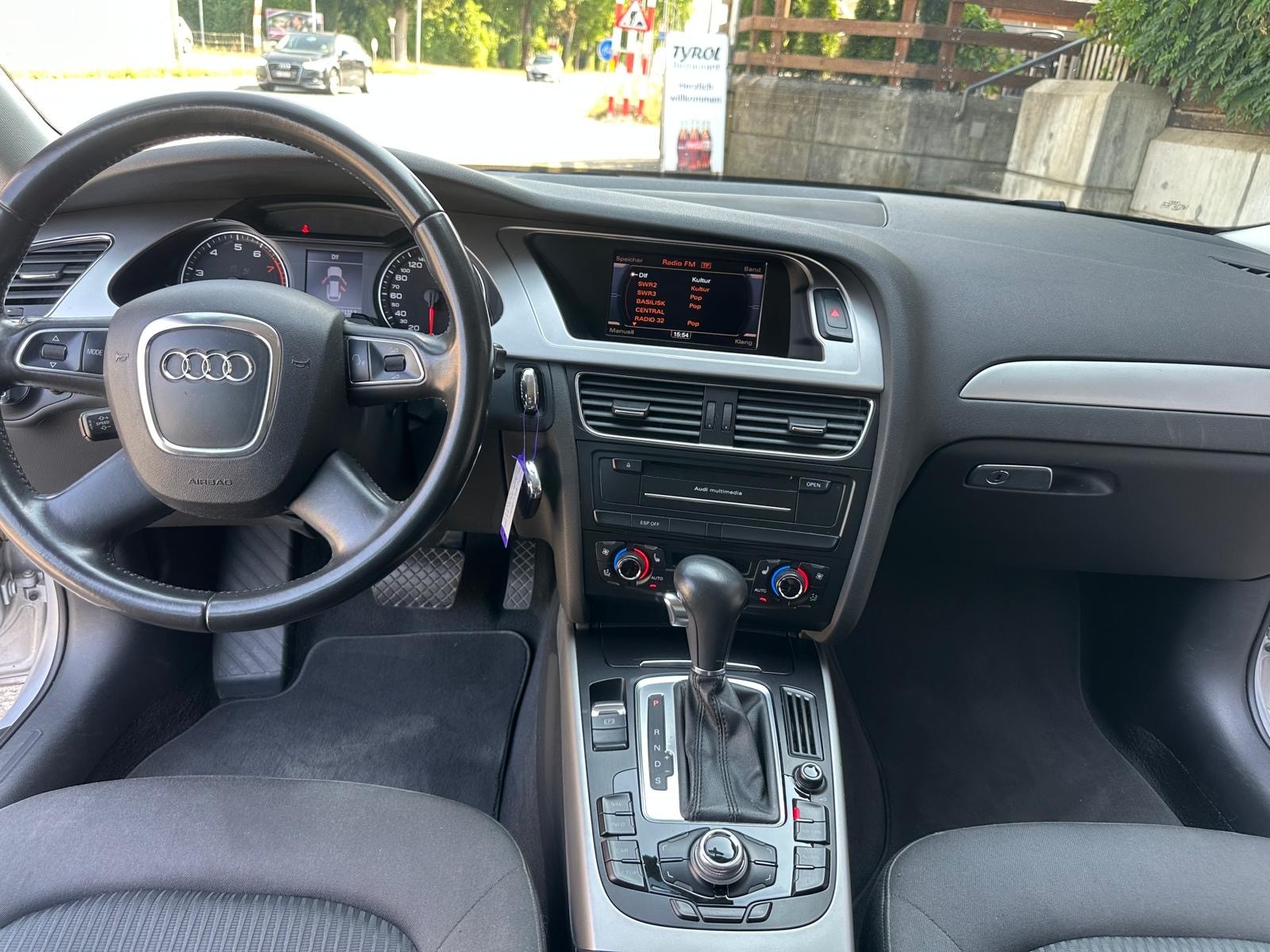 AUDI A4 Avant 1.8 TFSI multitronic-image-7