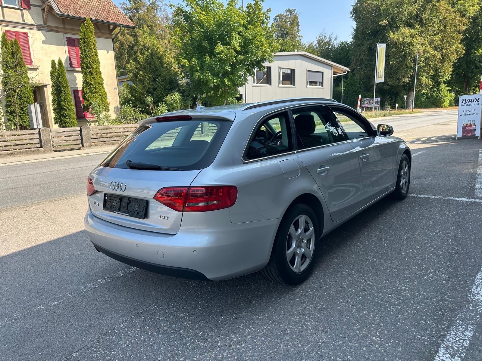 AUDI A4 Avant 1.8 TFSI multitronic-image-2