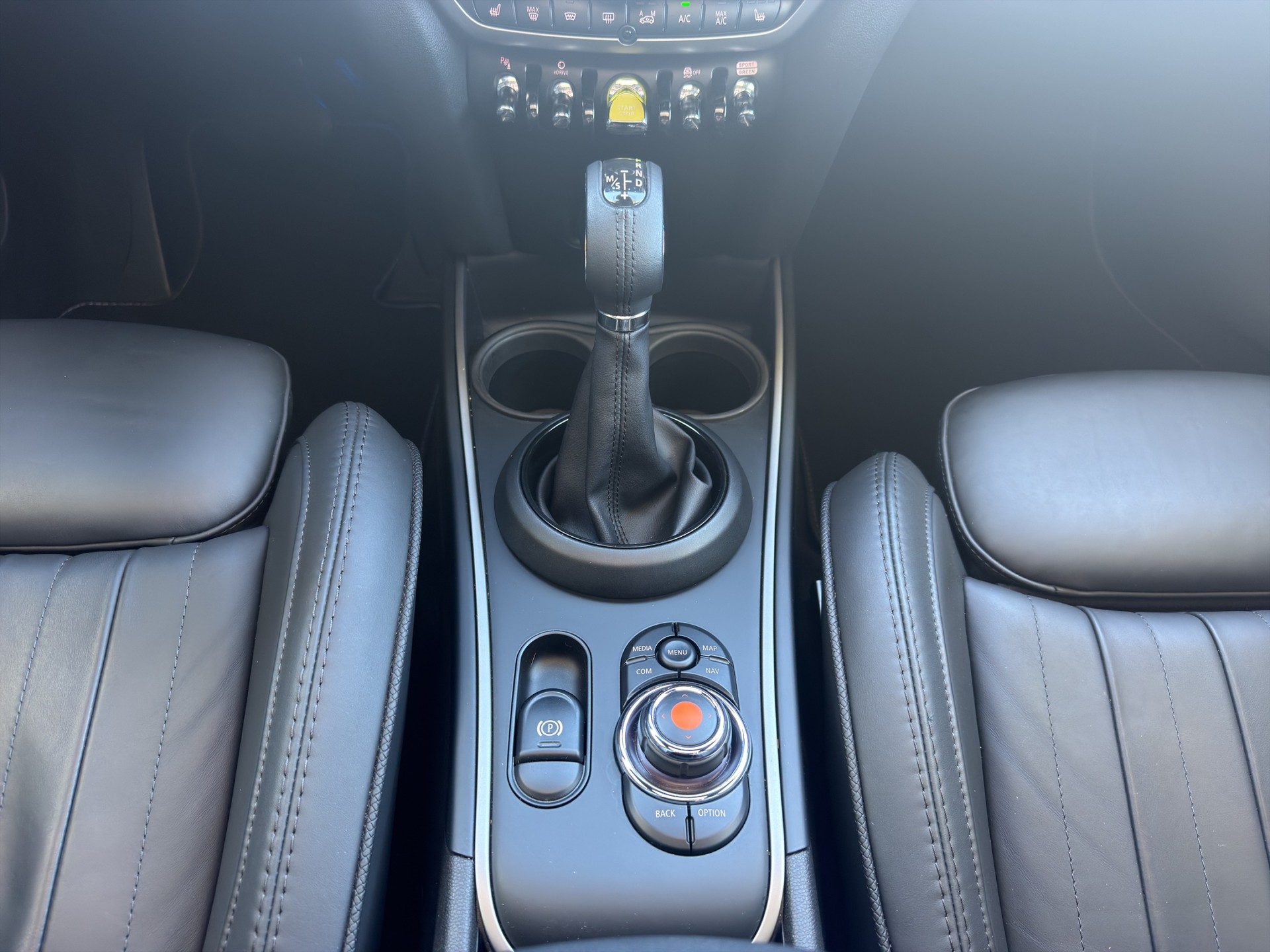 MINI Countryman CooperSE ALL4-image-13