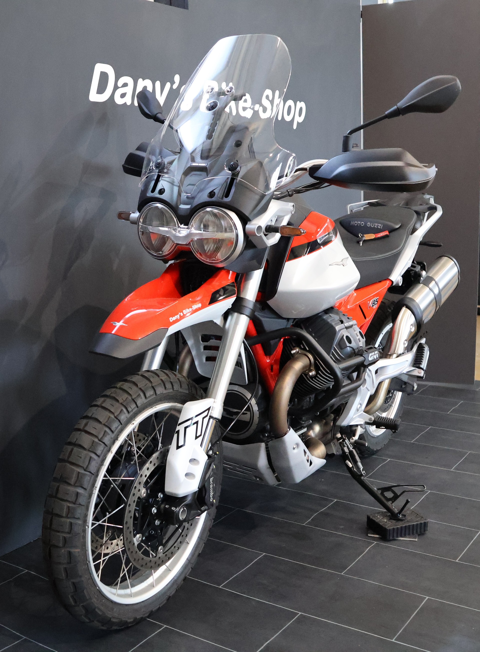 MOTO GUZZI V85 TT E5+-showroom-element-1