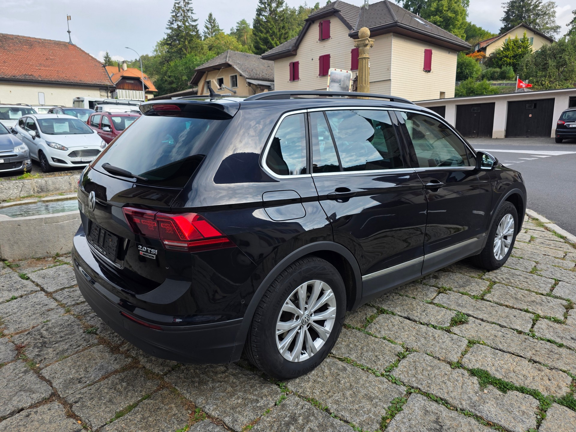 VW Tiguan 2.0TSI Highline 4Motion DSG-image-3