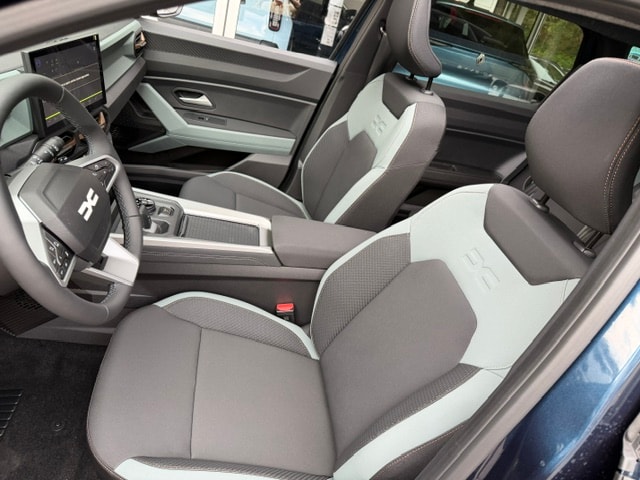 DACIA Bigster TCe Hybrid 150 48V Extreme 4x4-image-24