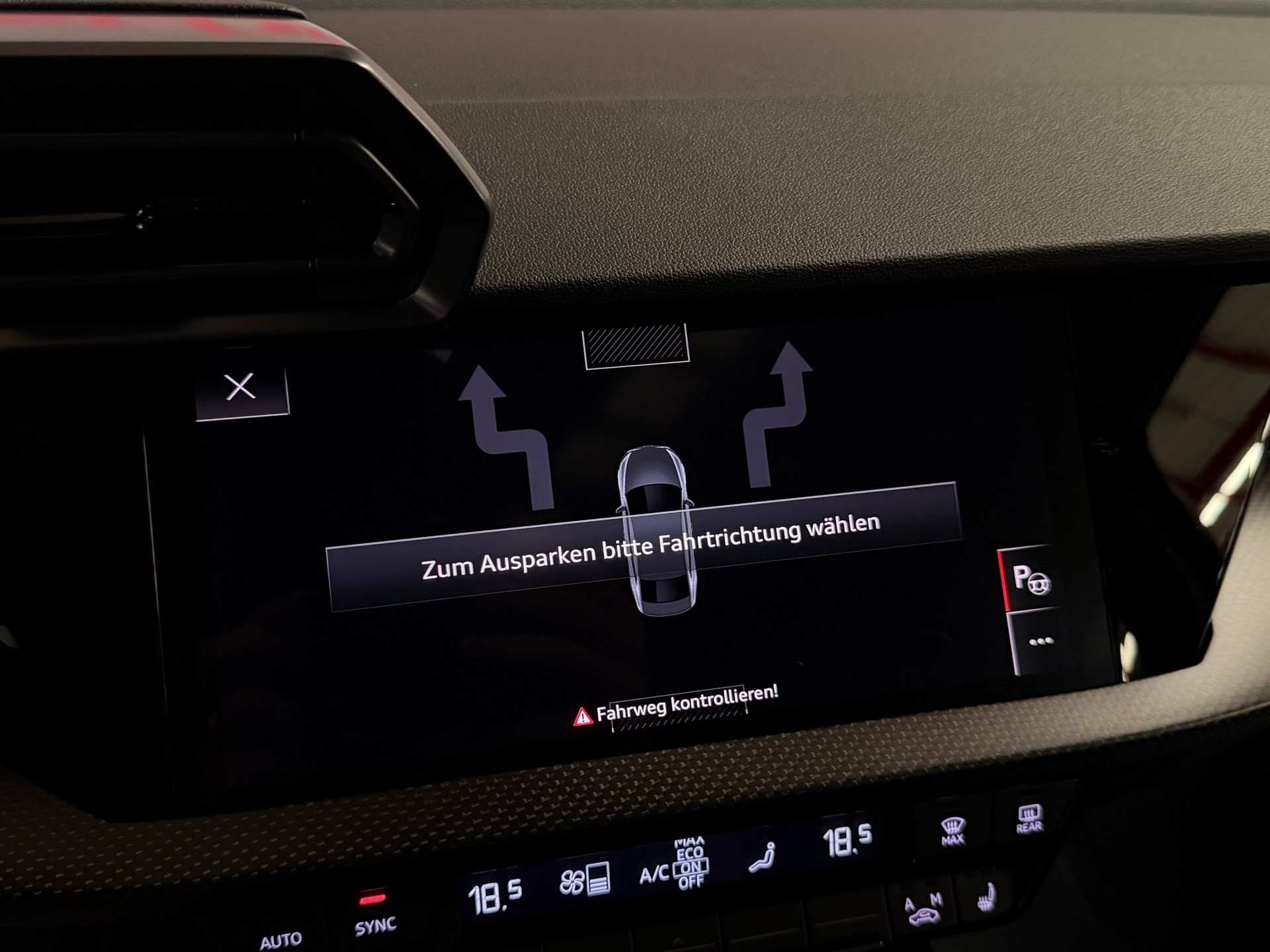 AUDI RS3 Limousine 2.5 TSI quattro S-tronic Schalensitze-image-37