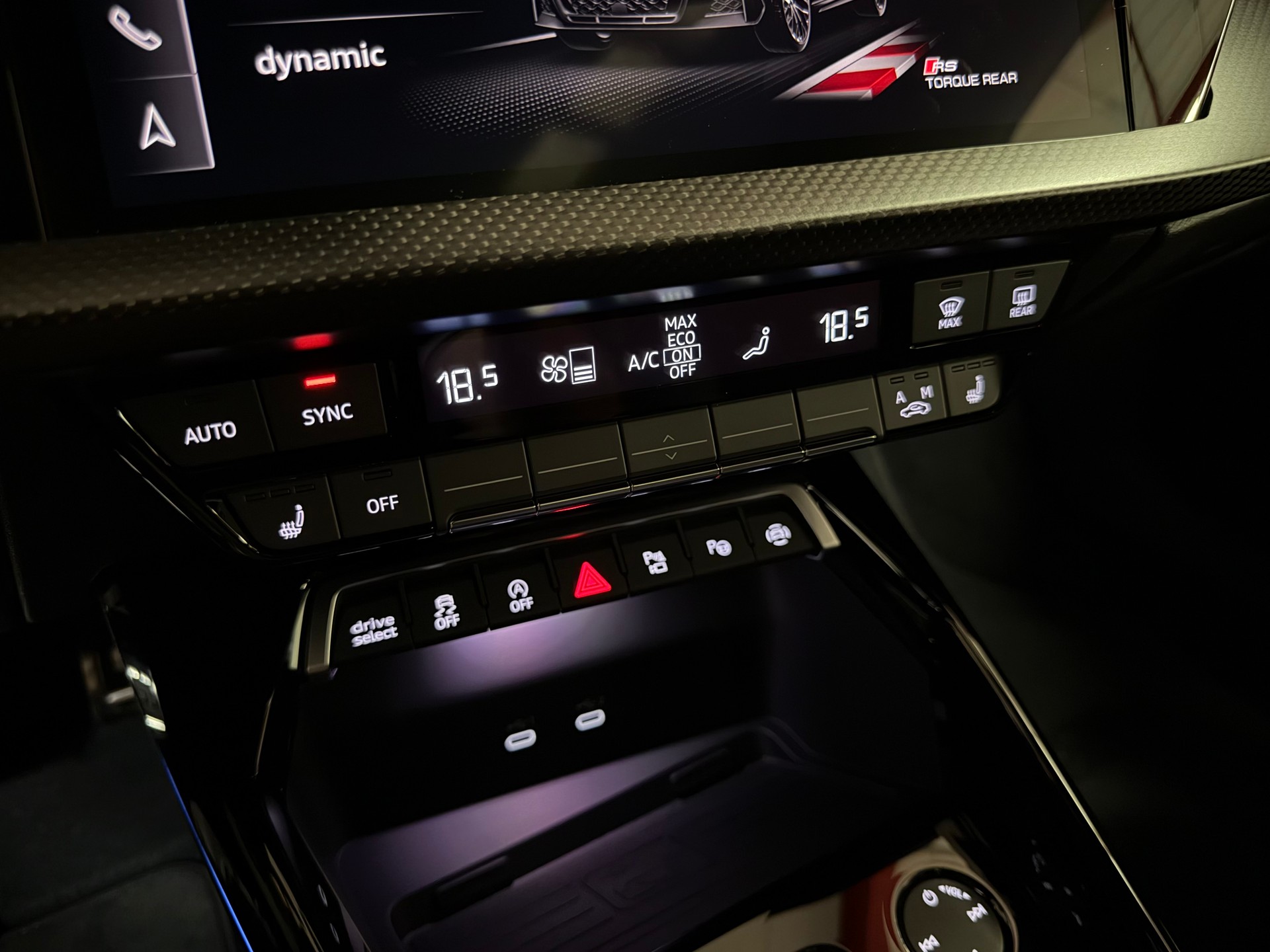 AUDI RS3 Limousine 2.5 TSI quattro S-tronic Schalensitze-image-25