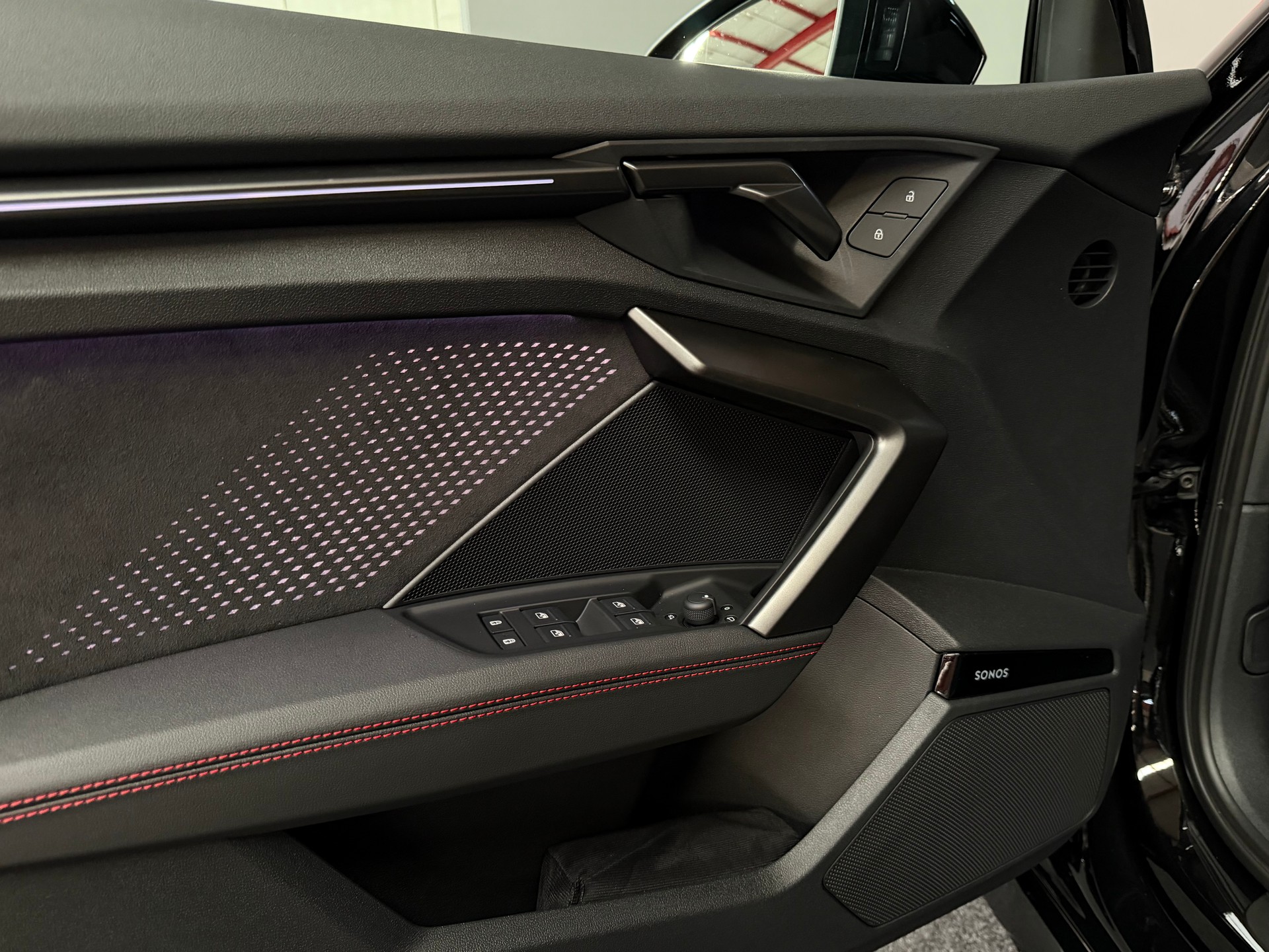 AUDI RS3 Limousine 2.5 TSI quattro S-tronic Schalensitze-image-22