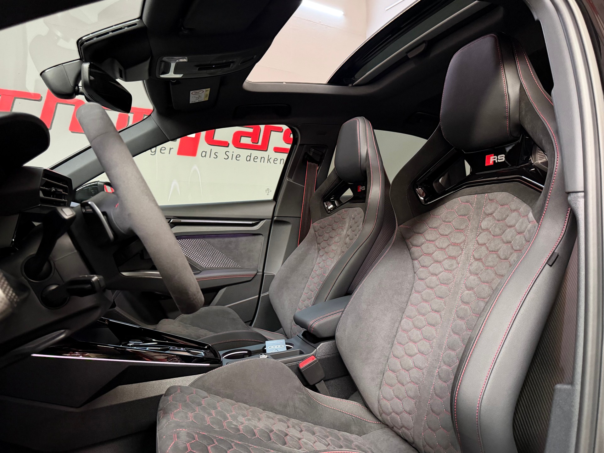 AUDI RS3 Limousine 2.5 TSI quattro S-tronic Schalensitze-image-14