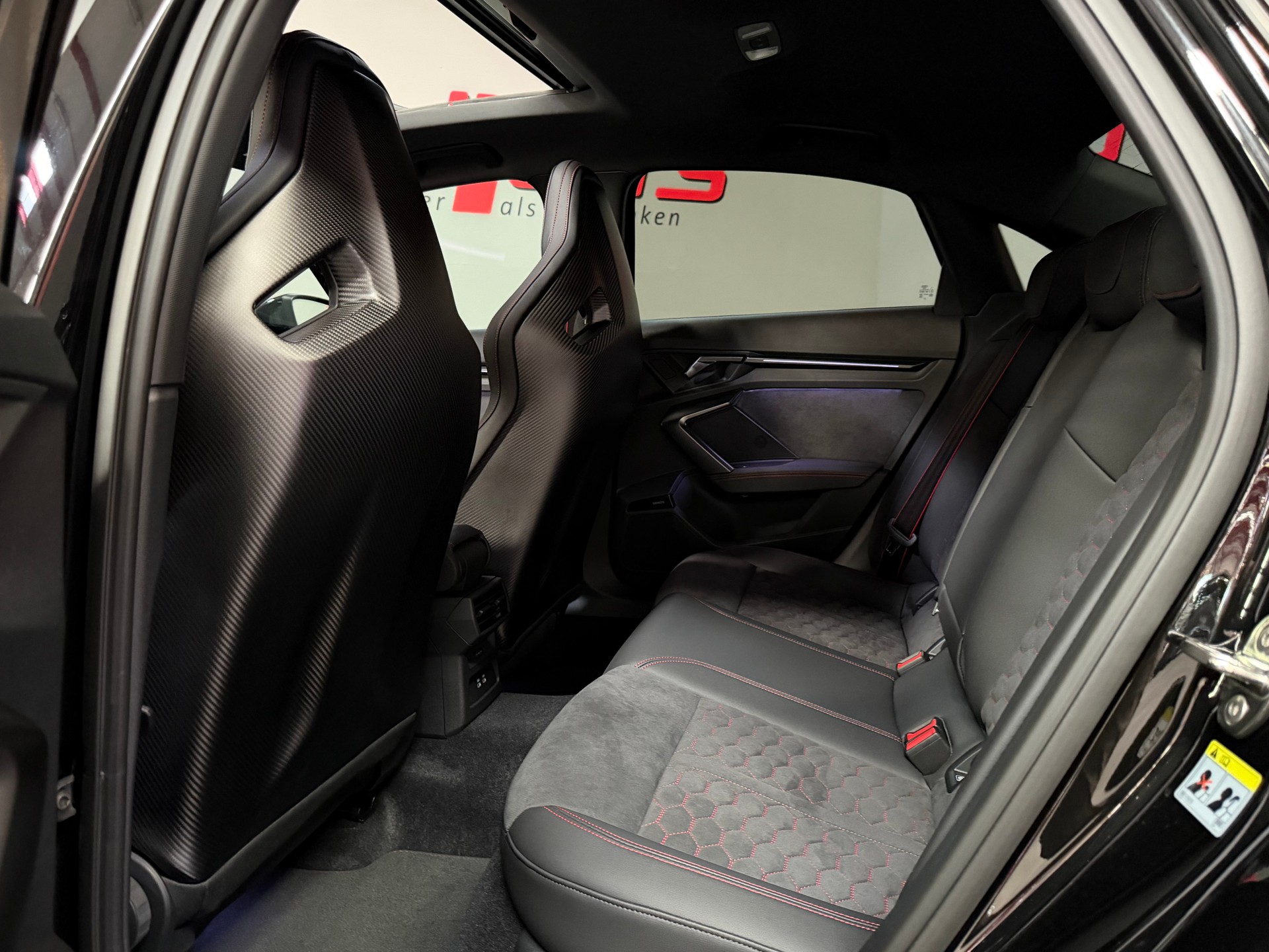 AUDI RS3 Limousine 2.5 TSI quattro S-tronic Schalensitze-image-16