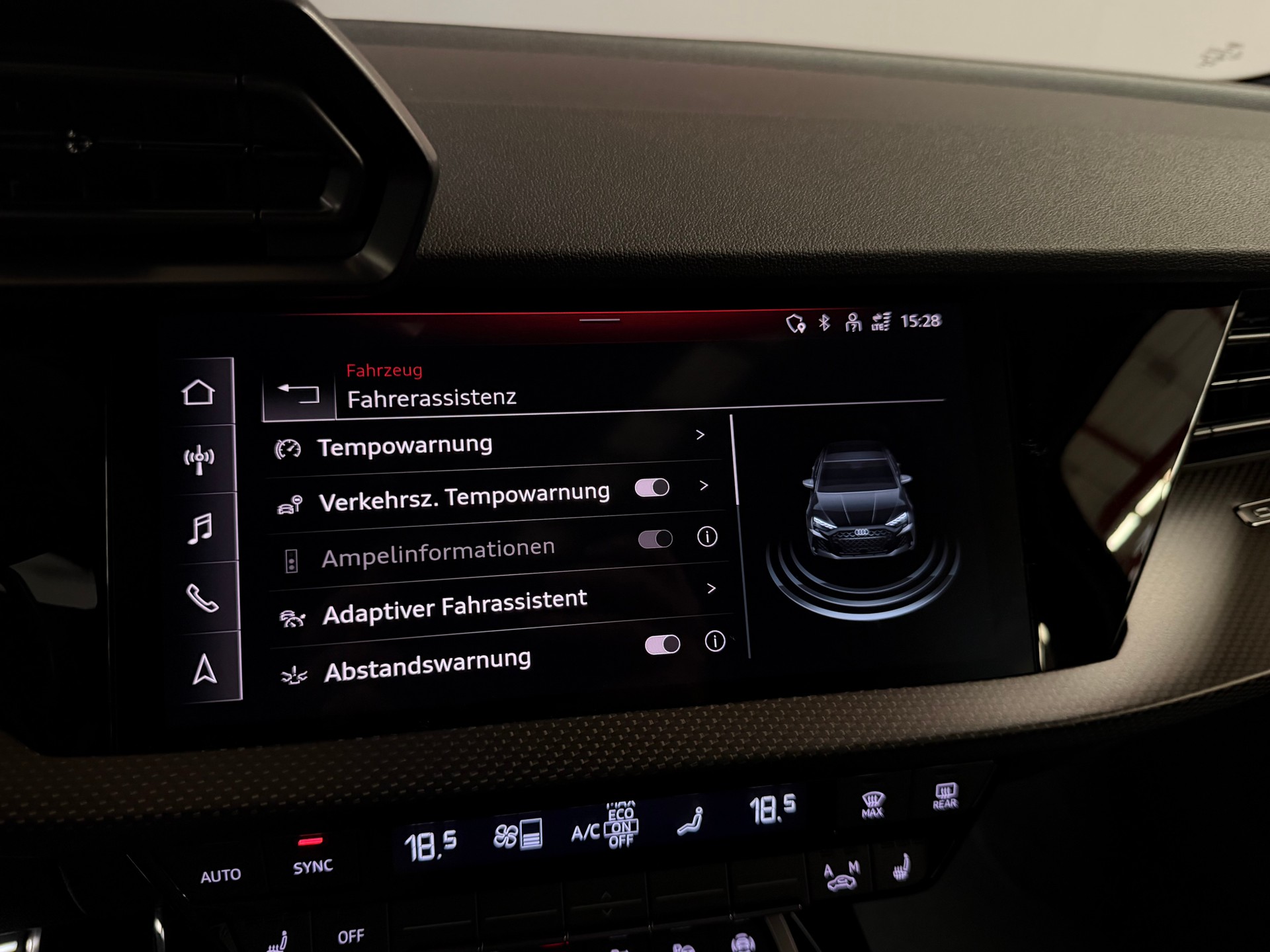 AUDI RS3 Limousine 2.5 TSI quattro S-tronic Schalensitze-image-30