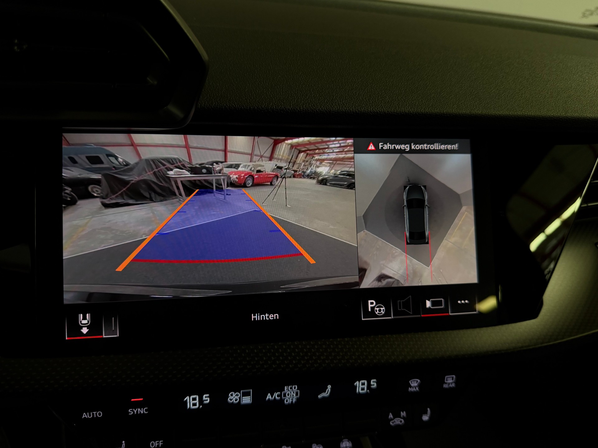 AUDI RS3 Limousine 2.5 TSI quattro S-tronic Schalensitze-image-29