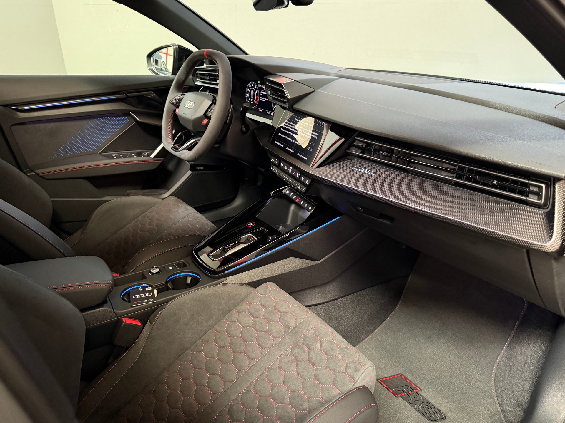 AUDI RS3 Limousine 2.5 TSI quattro S-tronic Schalensitze-image-21