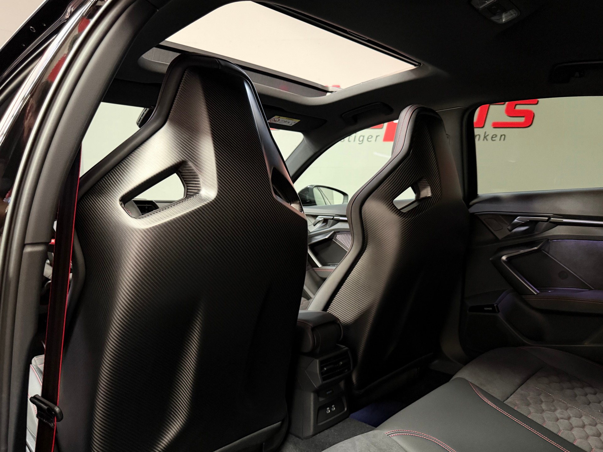 AUDI RS3 Limousine 2.5 TSI quattro S-tronic Schalensitze-image-17