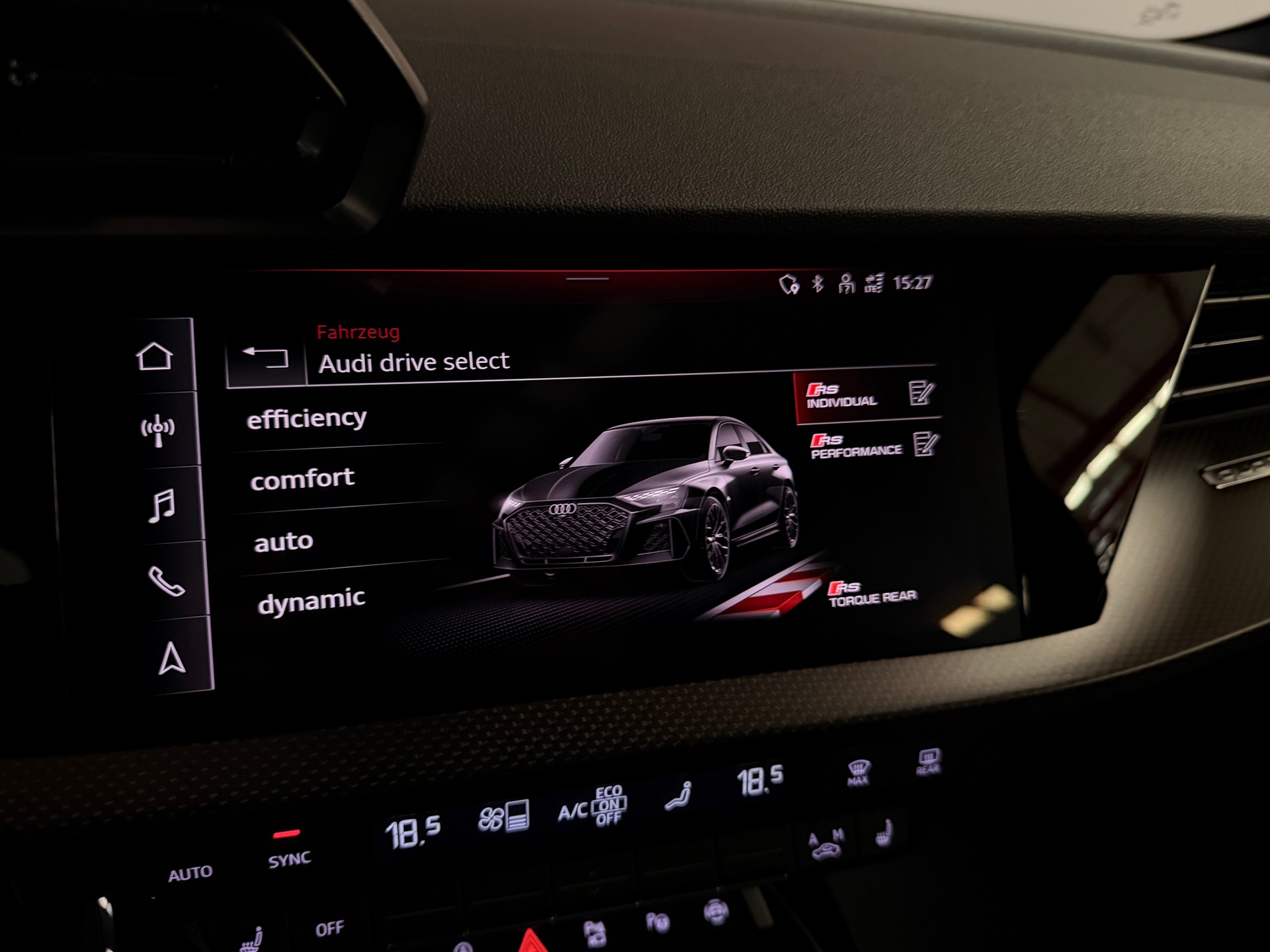 AUDI RS3 Limousine 2.5 TSI quattro S-tronic Schalensitze-image-24