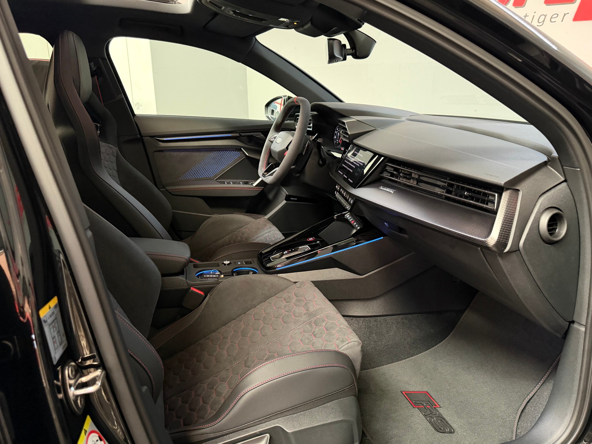 AUDI RS3 Limousine 2.5 TSI quattro S-tronic Schalensitze-image-20