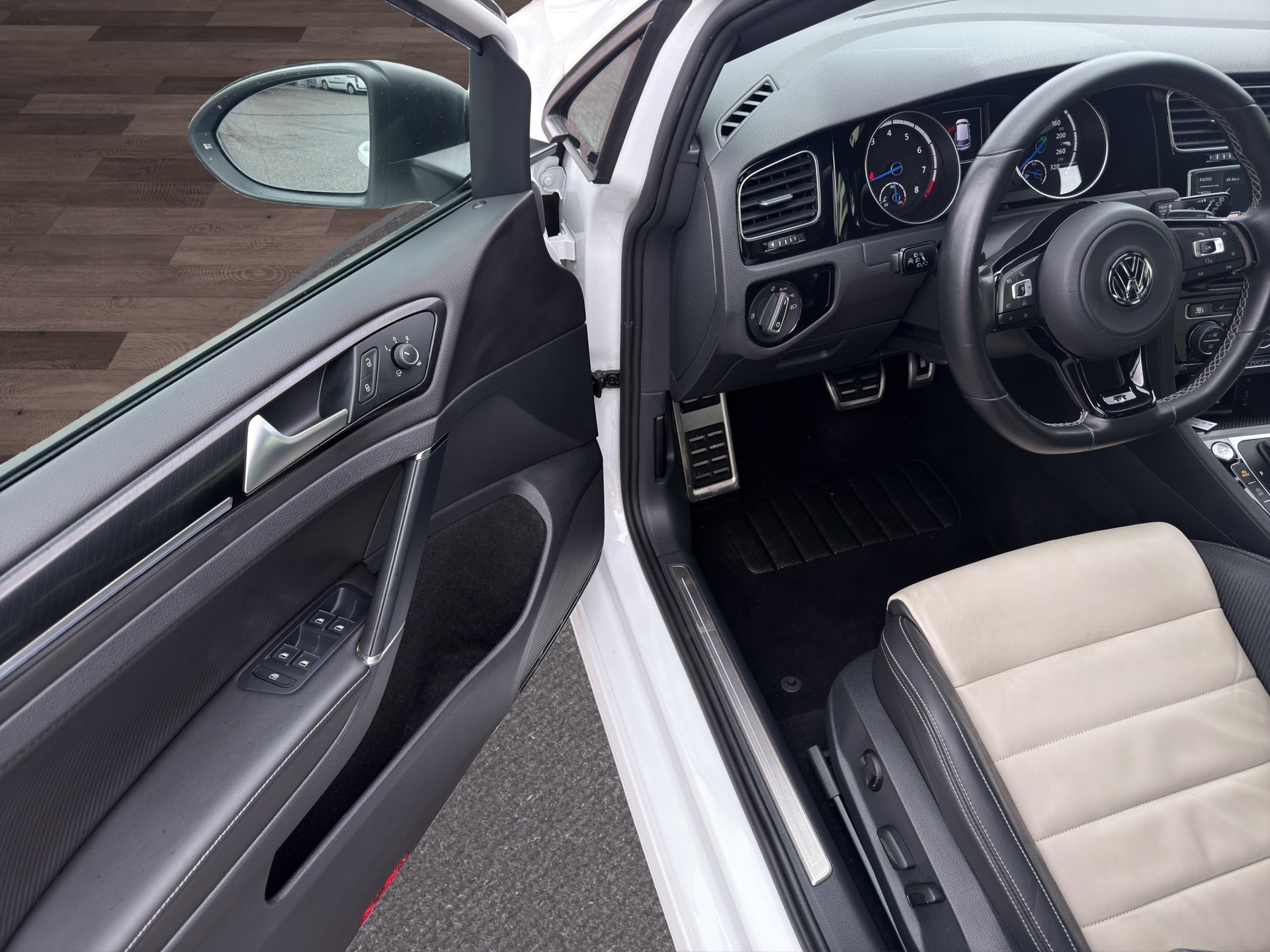 VW Golf 2.0 TSI R 4Motion DSG-image-19