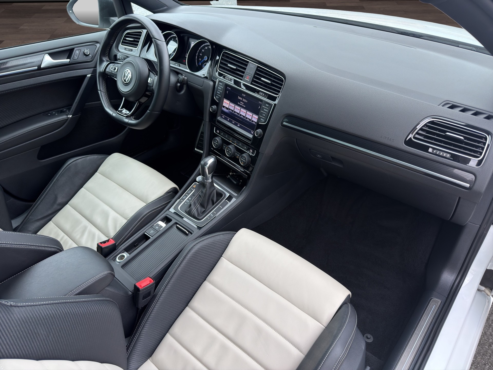 VW Golf 2.0 TSI R 4Motion DSG-image-18