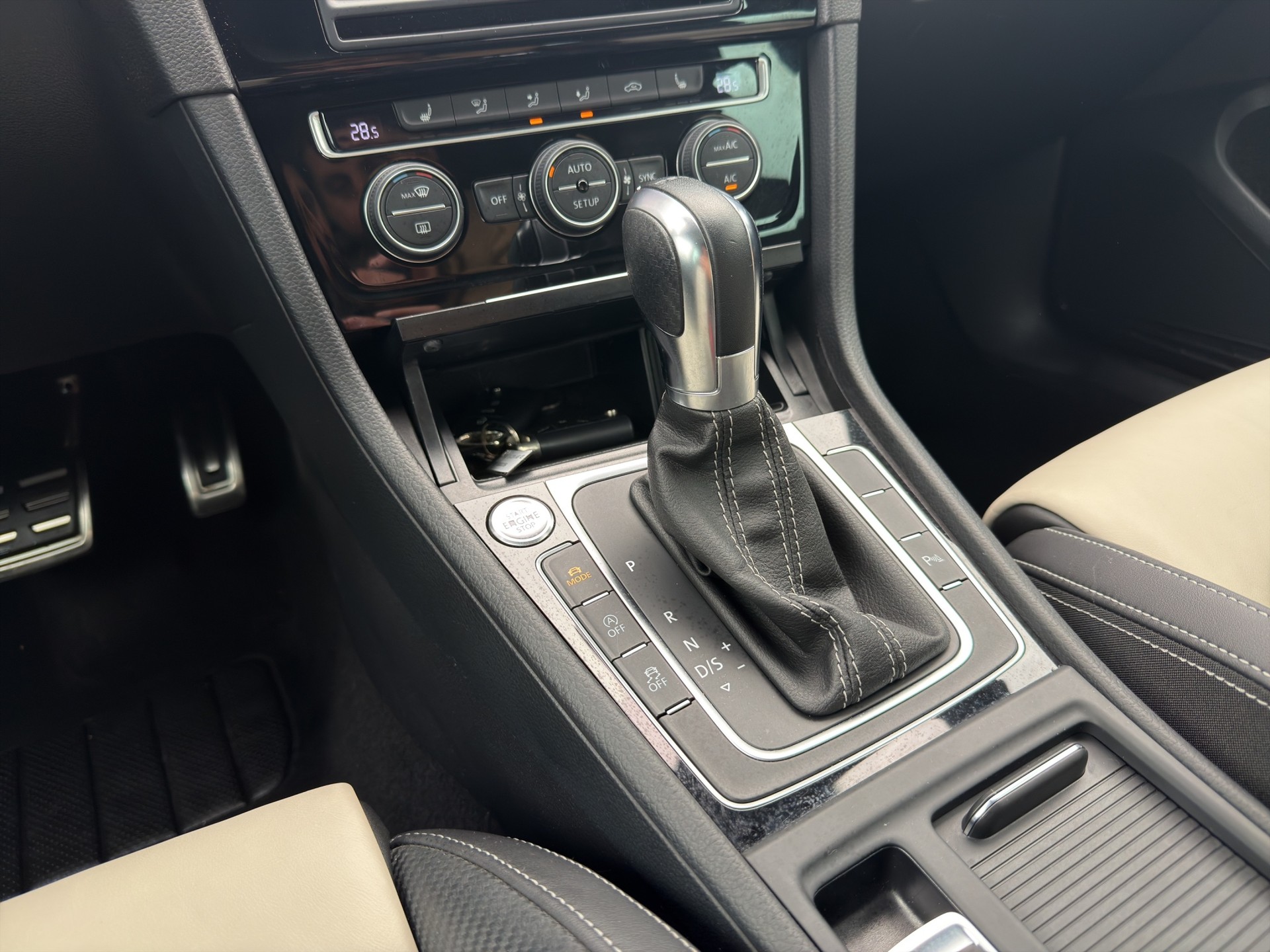 VW Golf 2.0 TSI R 4Motion DSG-image-16
