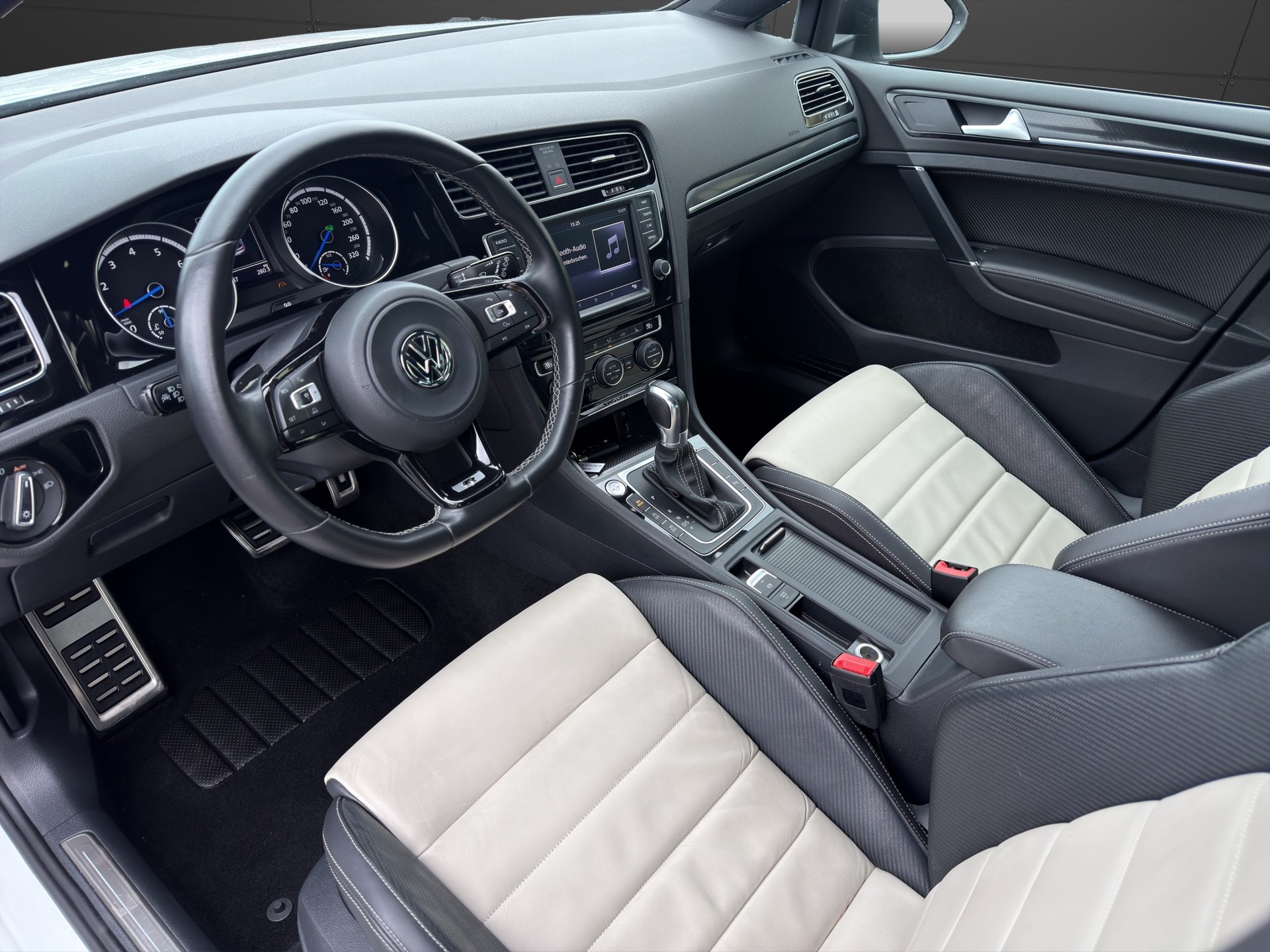 VW Golf 2.0 TSI R 4Motion DSG-image-9