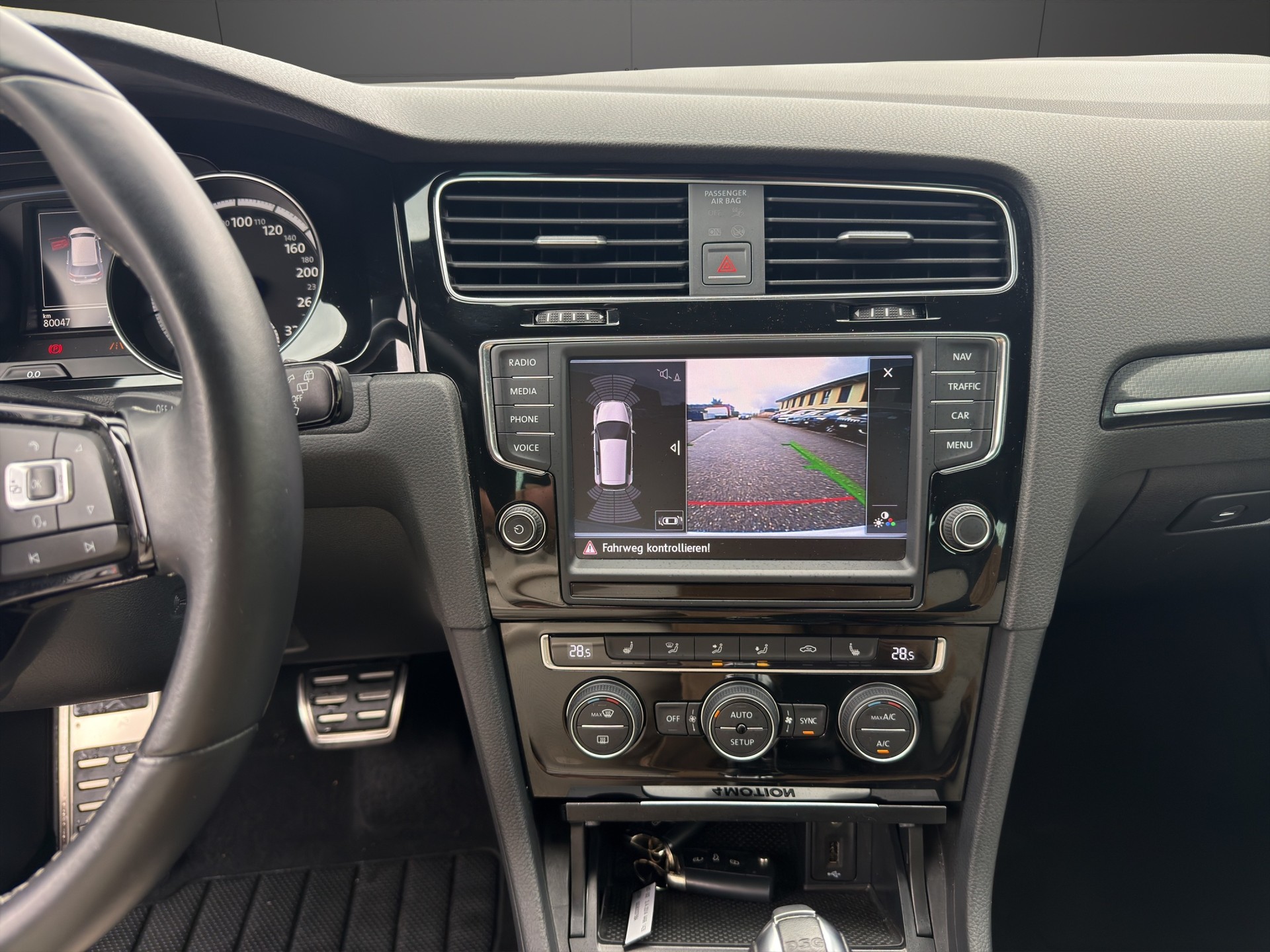 VW Golf 2.0 TSI R 4Motion DSG-image-14