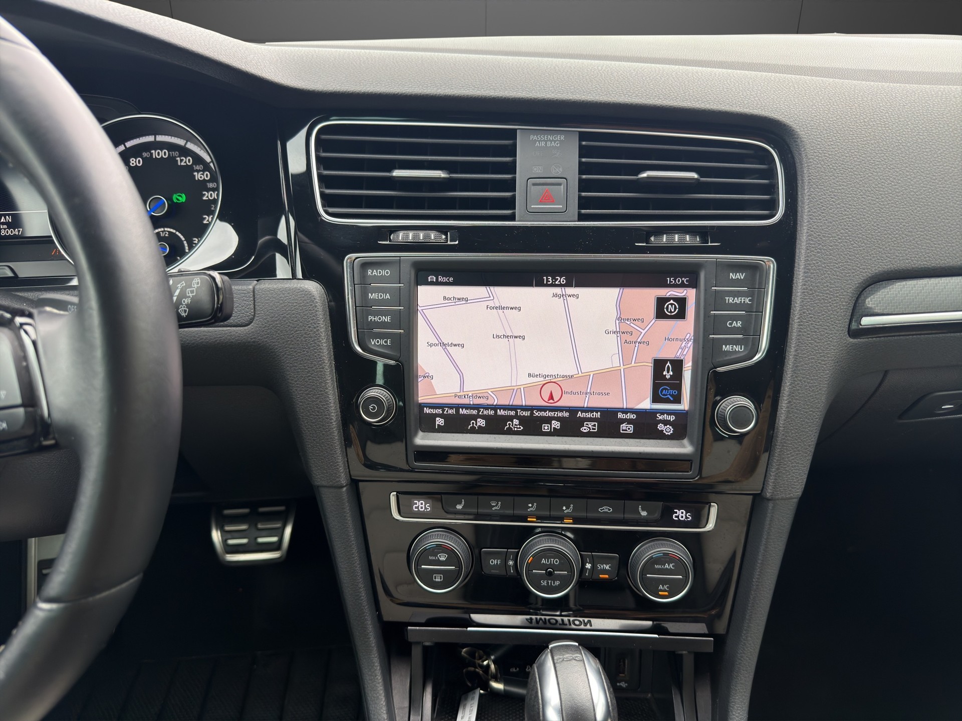 VW Golf 2.0 TSI R 4Motion DSG-image-13