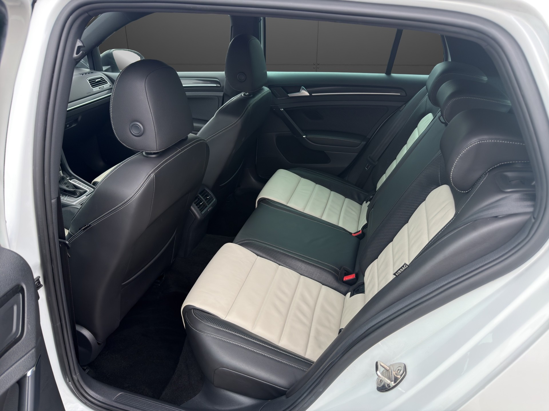 VW Golf 2.0 TSI R 4Motion DSG-image-22
