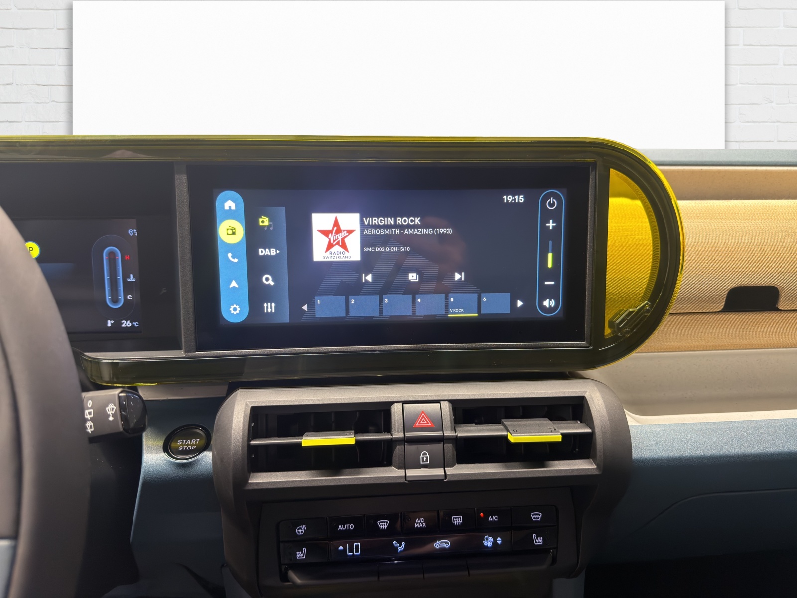FIAT Grande Panda 1.2 Hybrid La Prima-image-8