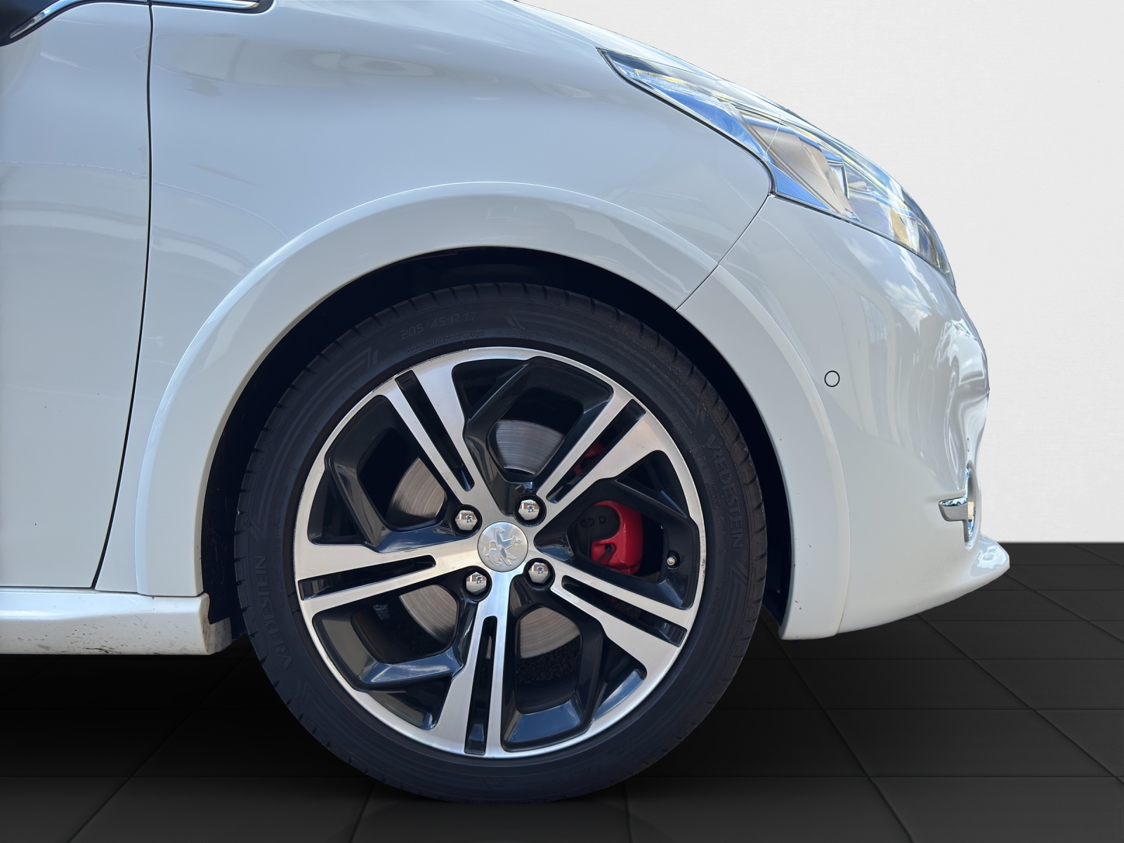 PEUGEOT 208 1.6 Turbo GTi-image-21