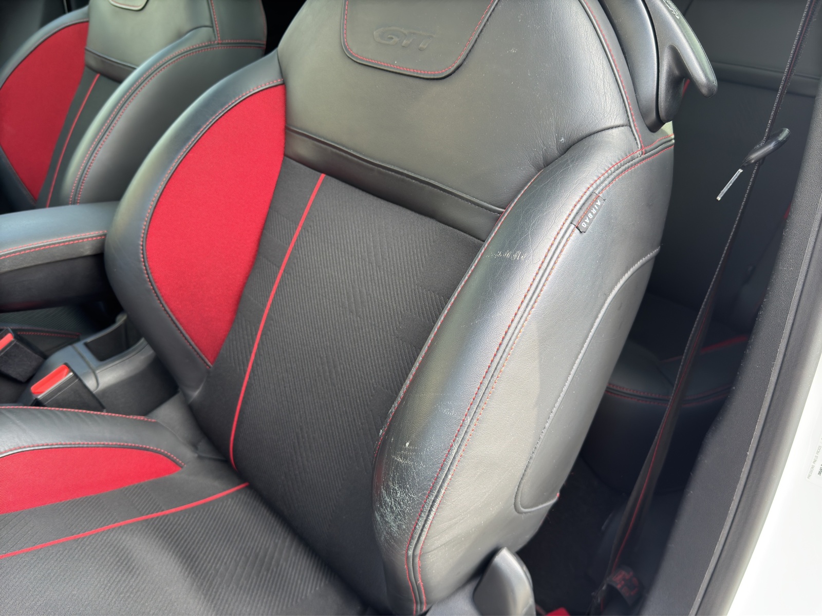PEUGEOT 208 1.6 Turbo GTi-image-23
