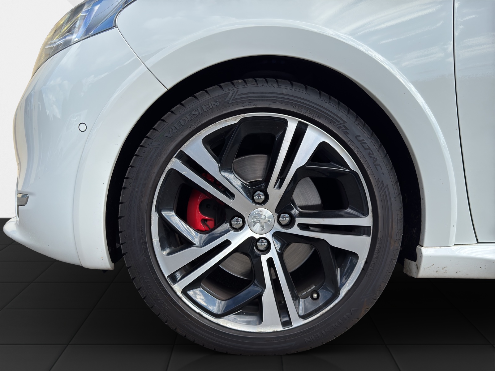 PEUGEOT 208 1.6 Turbo GTi-image-19