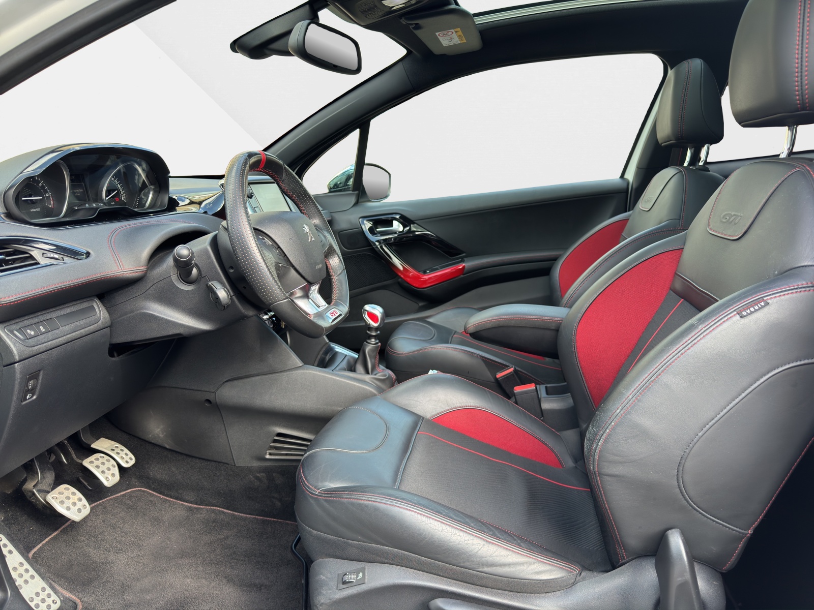 PEUGEOT 208 1.6 Turbo GTi-image-8