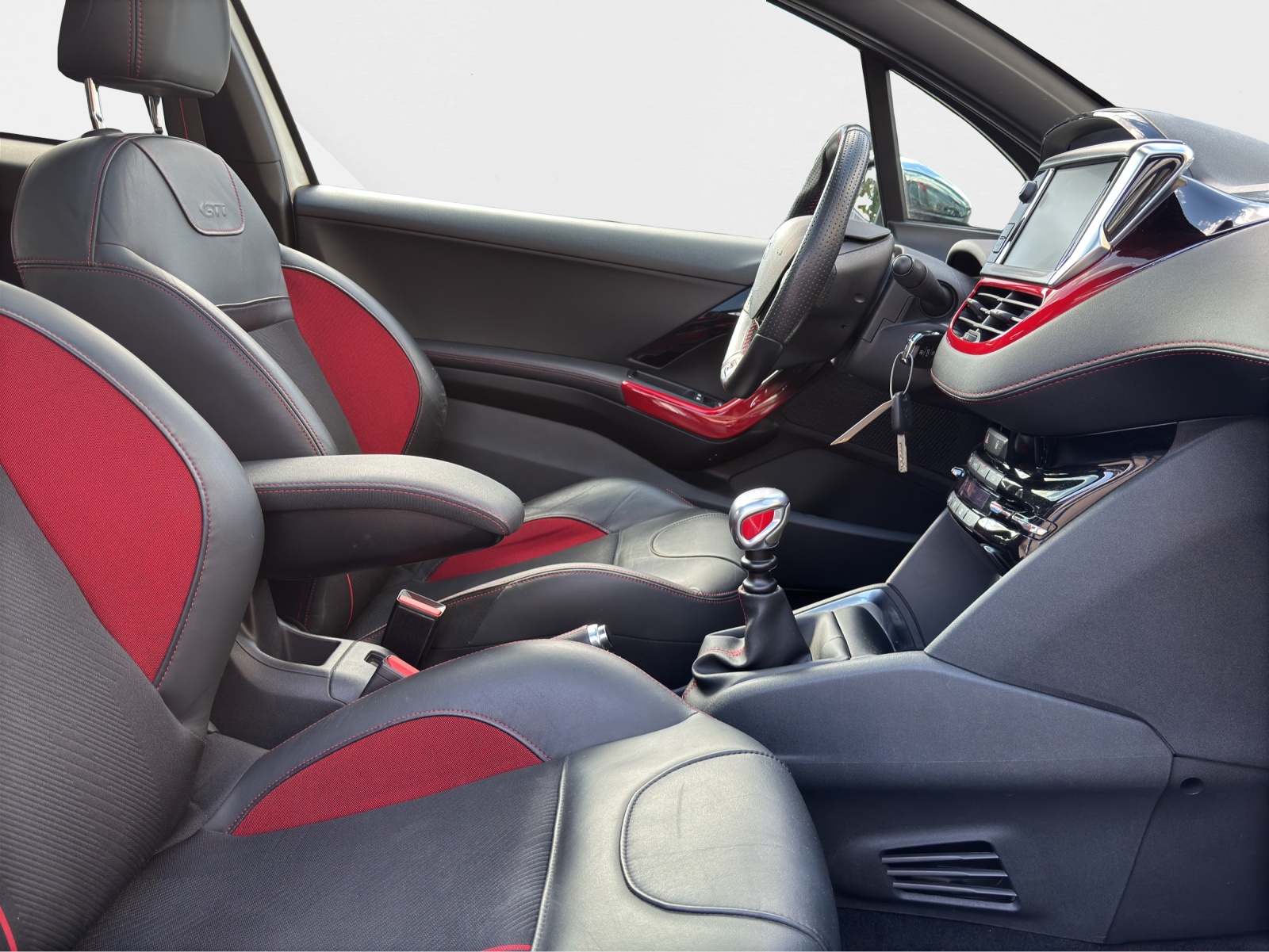 PEUGEOT 208 1.6 Turbo GTi-image-13