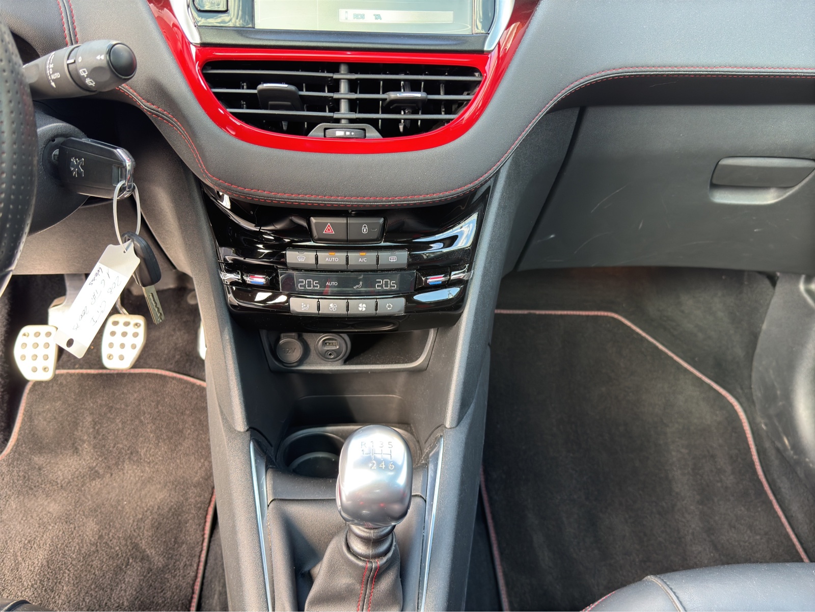 PEUGEOT 208 1.6 Turbo GTi-image-12