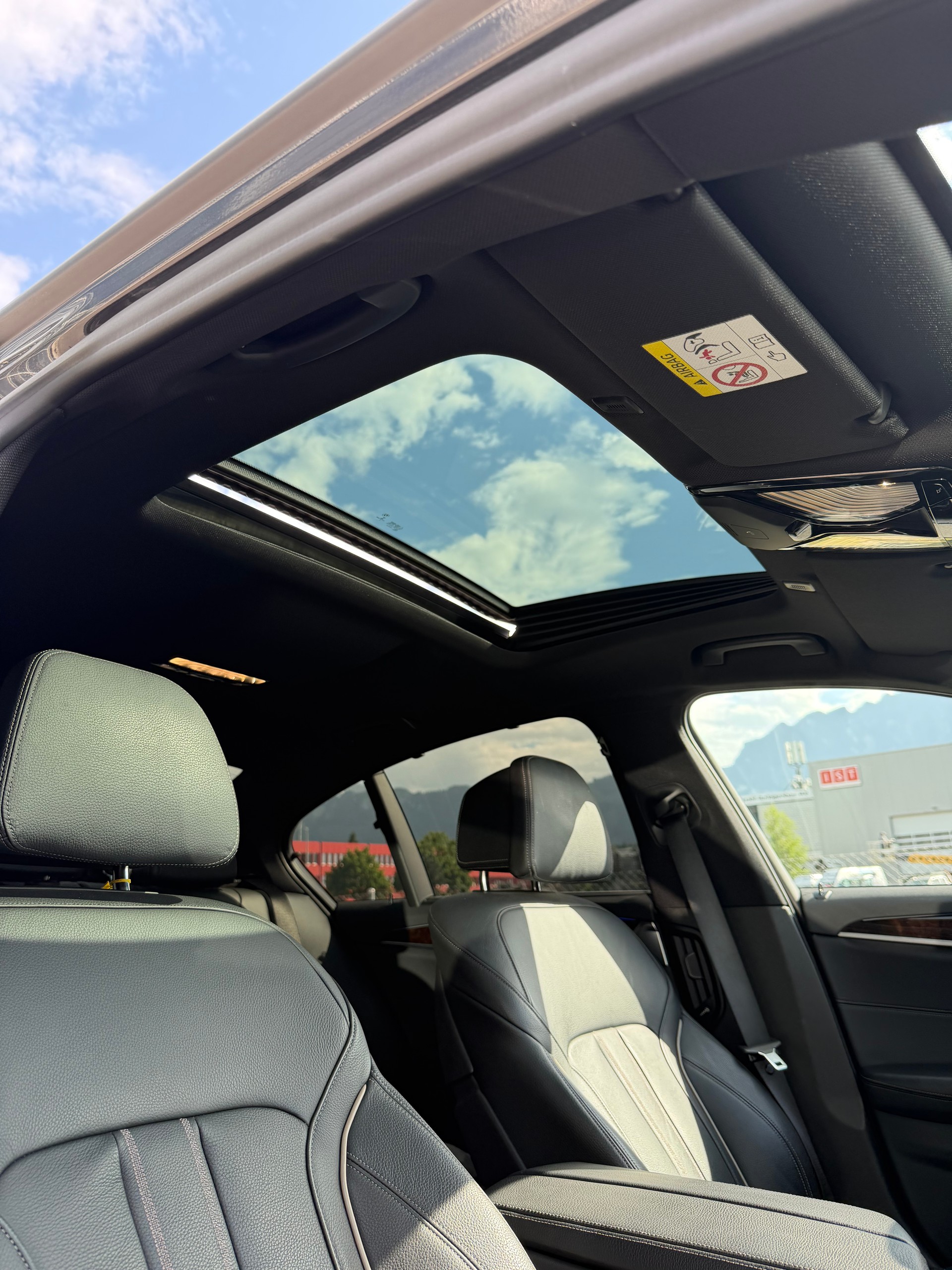 BMW M550i xDrive SAG-image-11