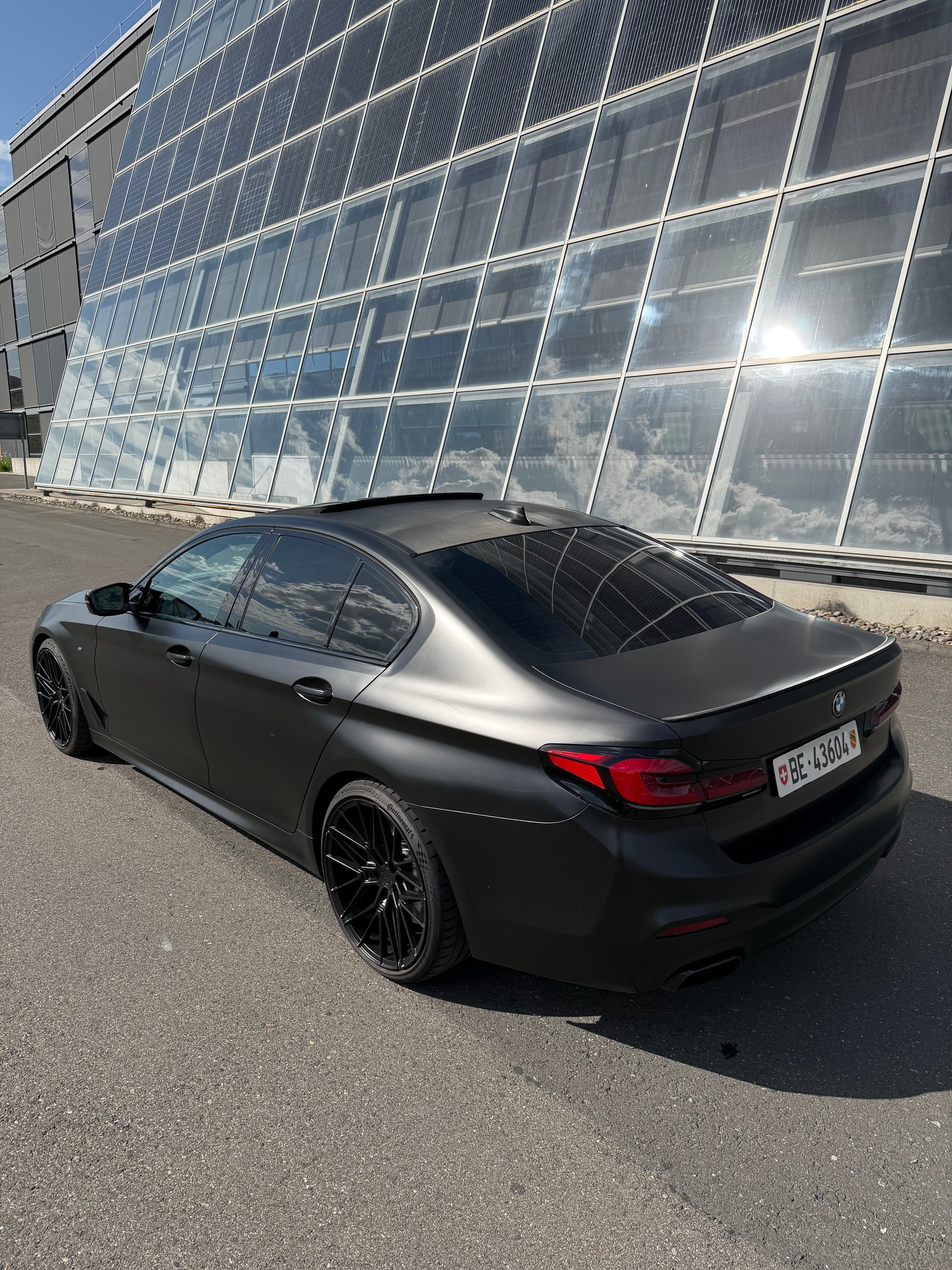 BMW M550i xDrive SAG-image-2