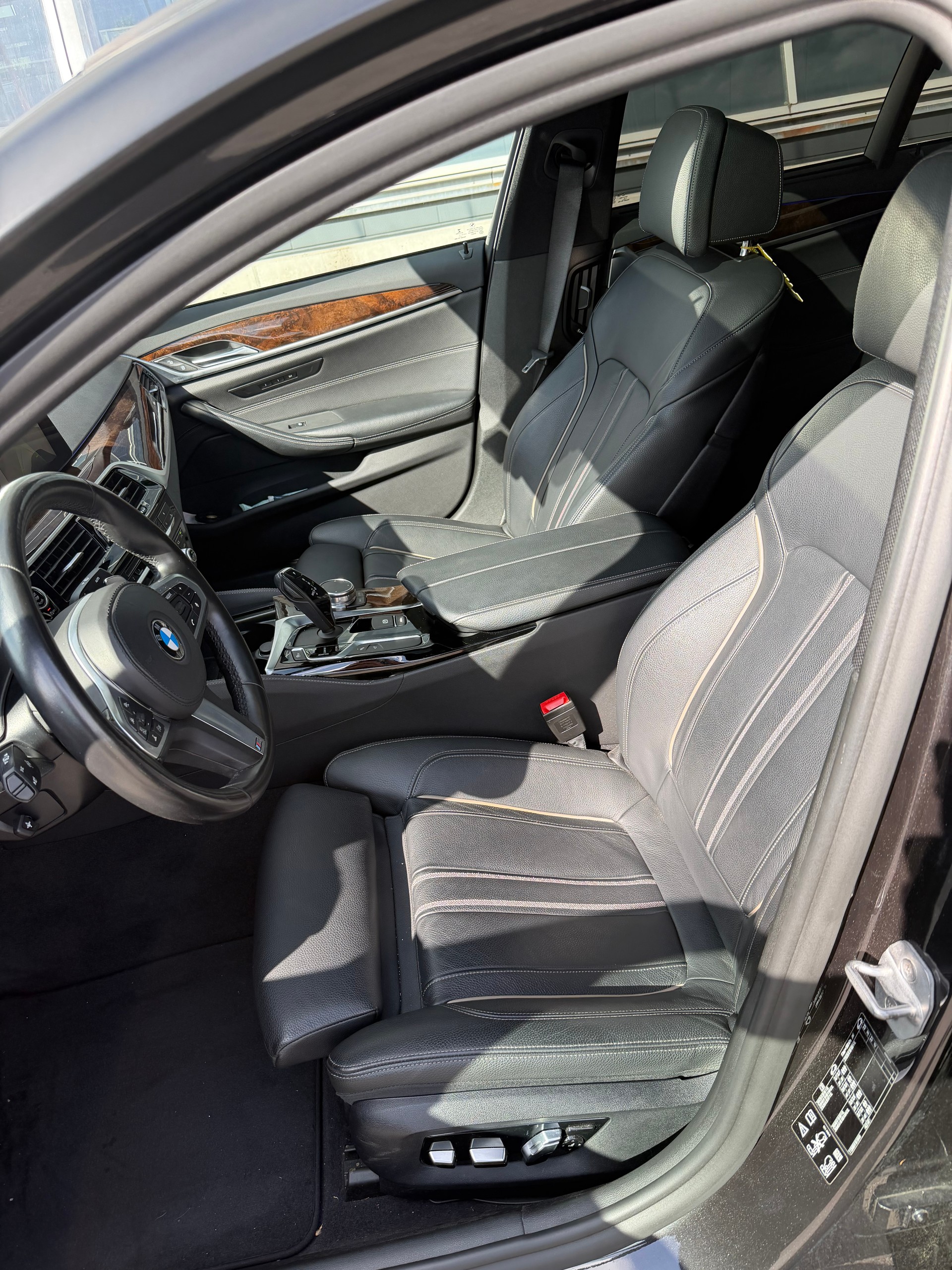 BMW M550i xDrive SAG-image-8