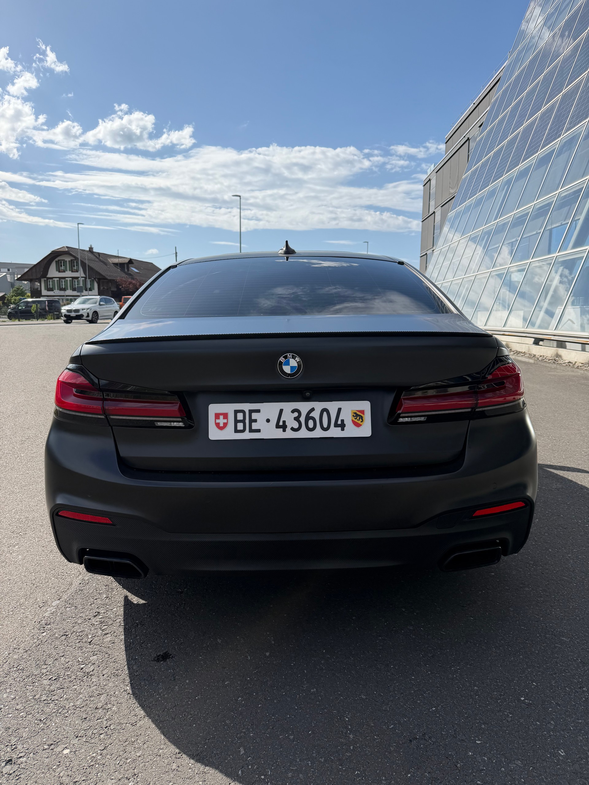 BMW M550i xDrive SAG-image-3