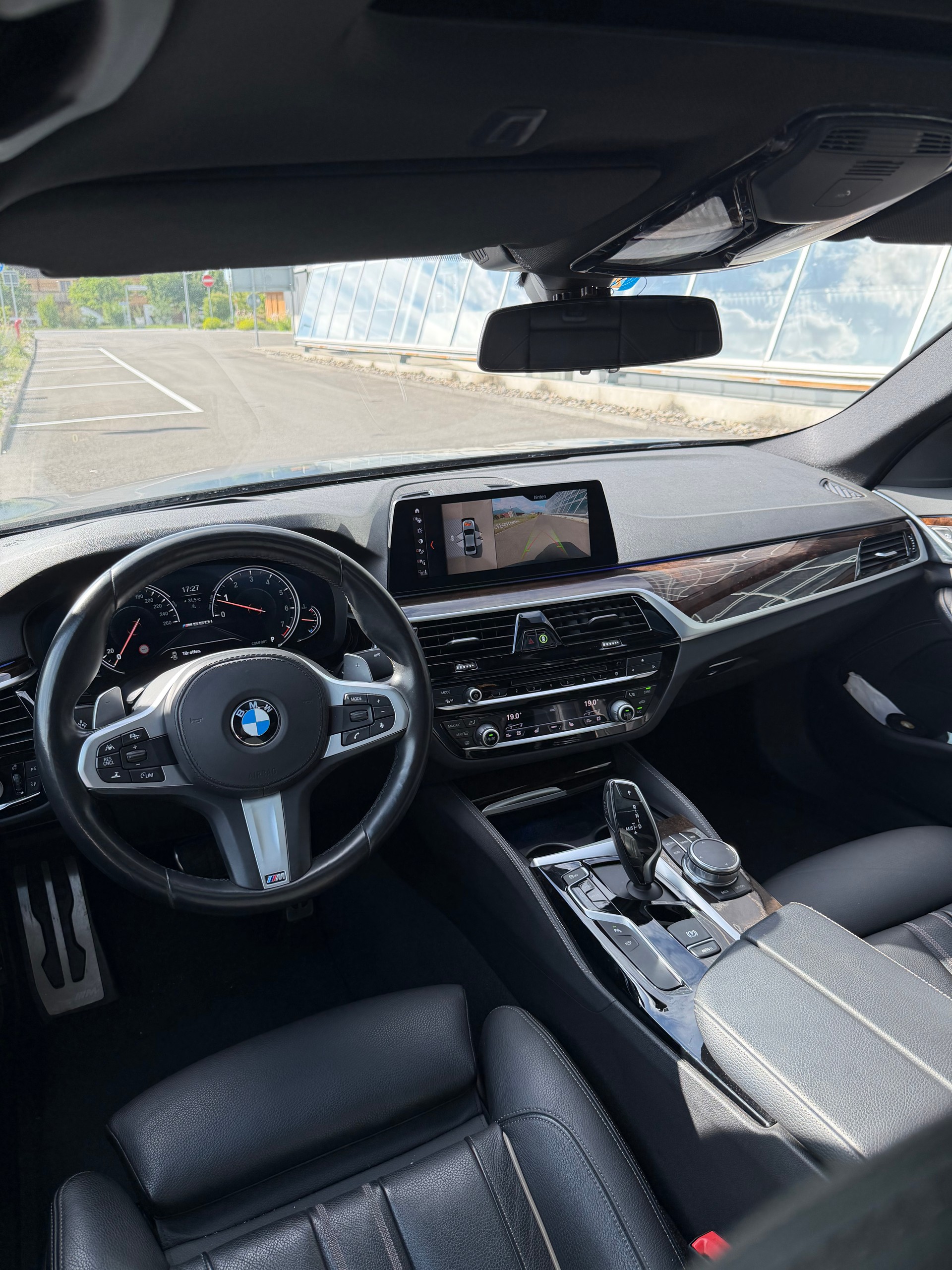 BMW M550i xDrive SAG-image-10