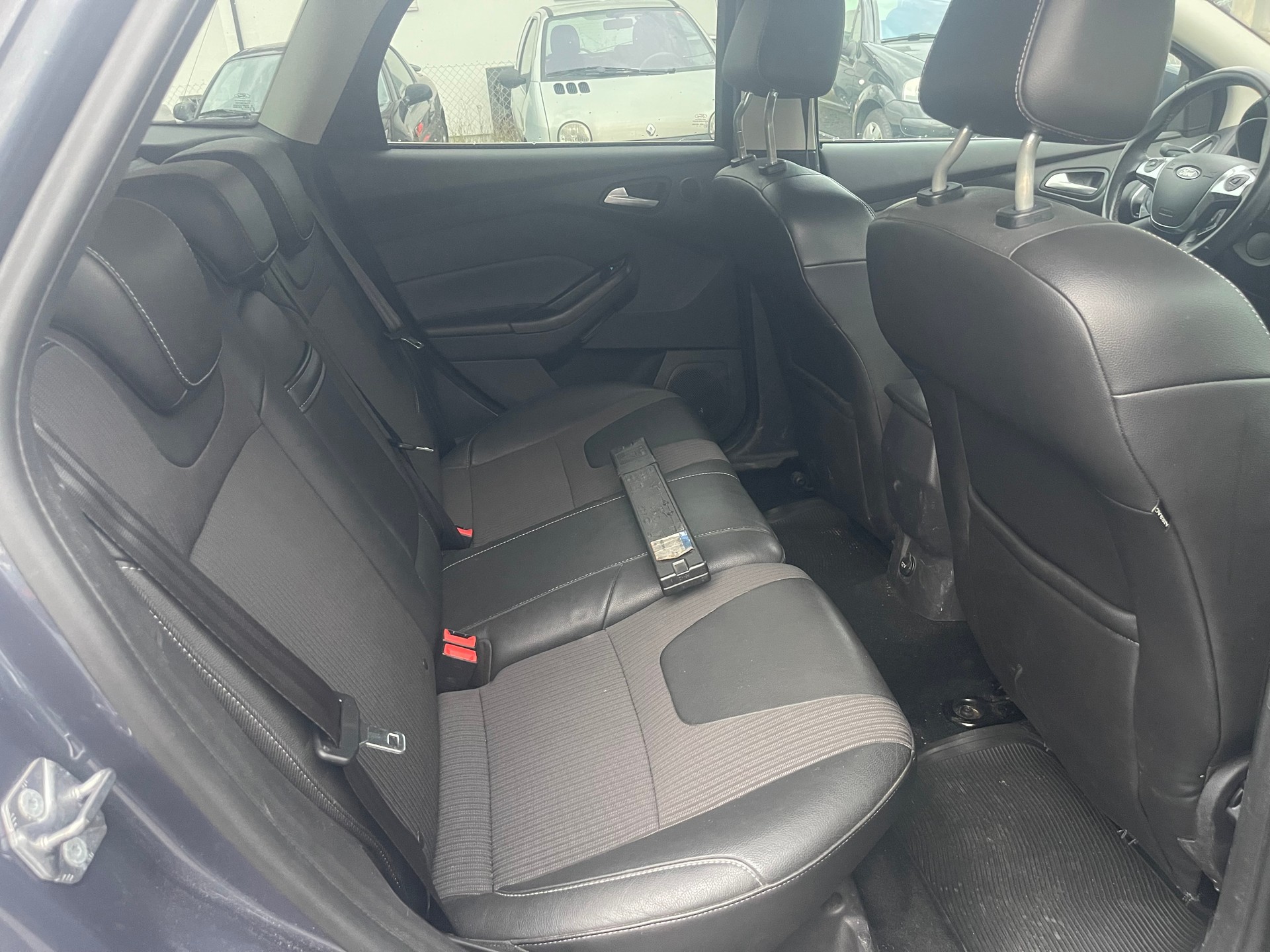 FORD Focus 1.0 SCTi Titanium-image-6