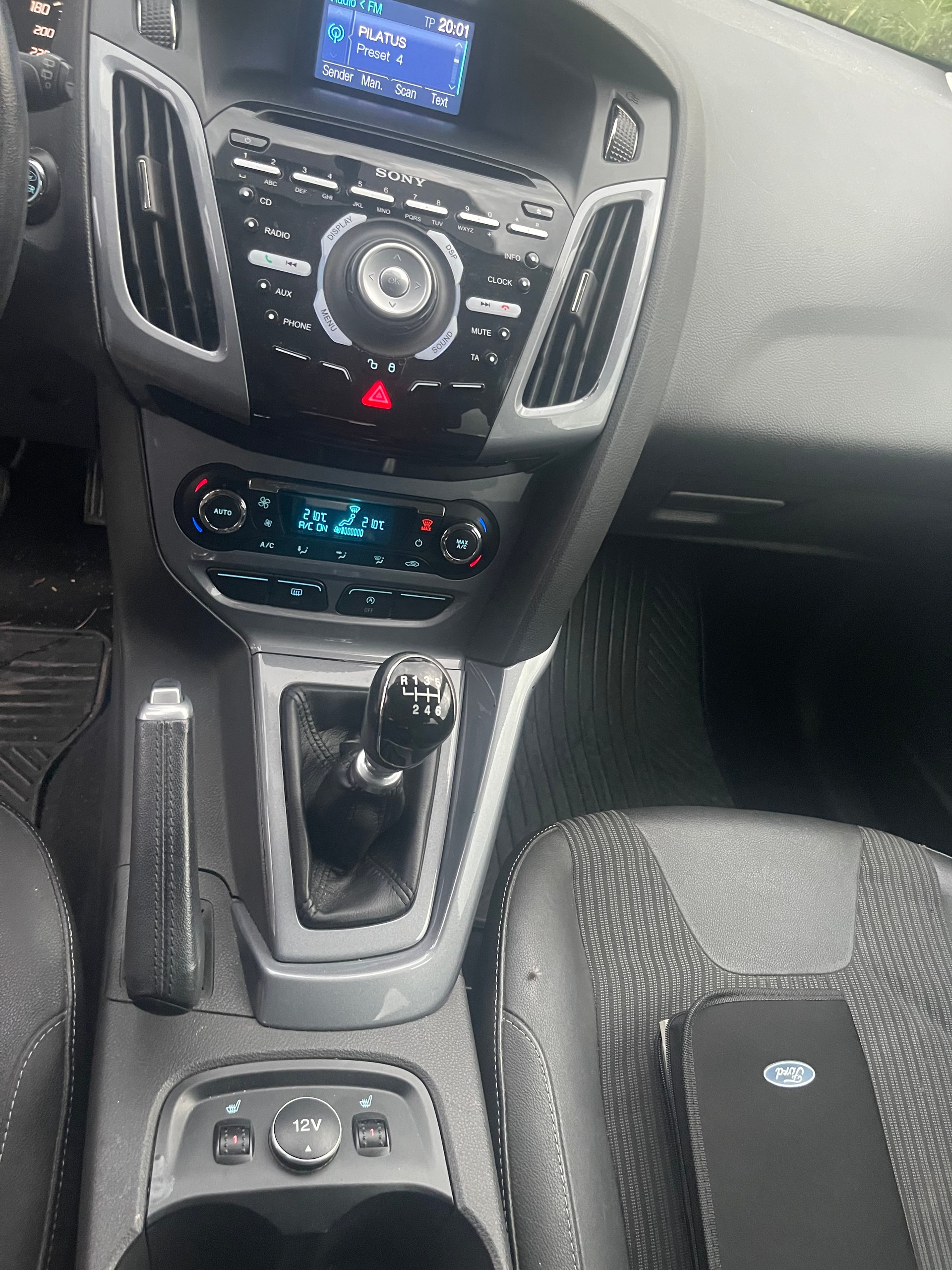 FORD Focus 1.0 SCTi Titanium-image-4