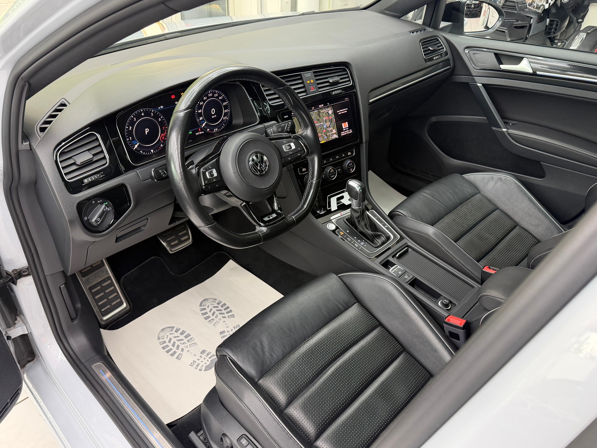 VW Golf VII 2.0 TSI R 310 DSG 4motion-image-11